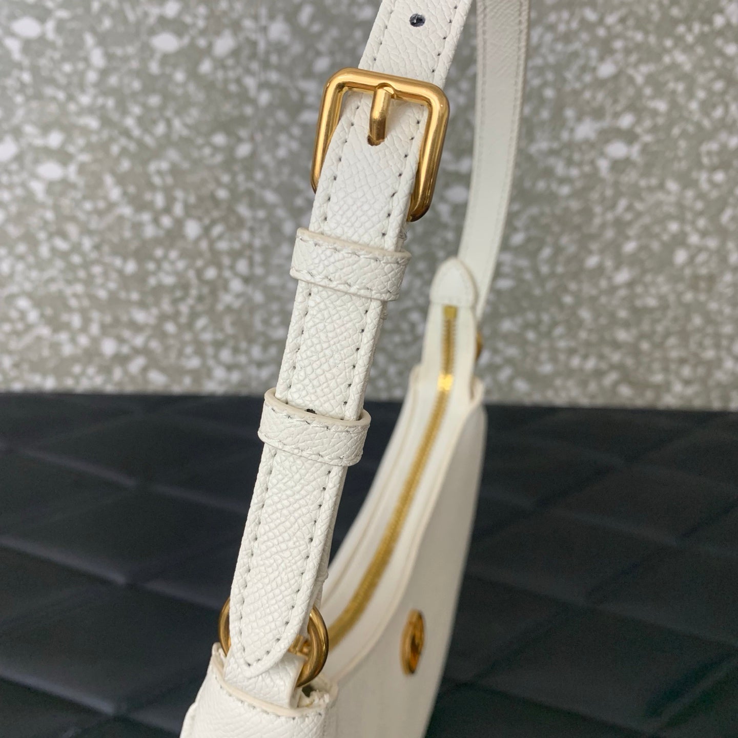 VA GARAVANI VLOGO mini HOBO bag white calfskin 566878