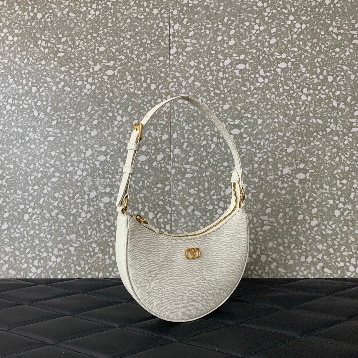 VA GARAVANI VLOGO mini HOBO bag white calfskin 566878