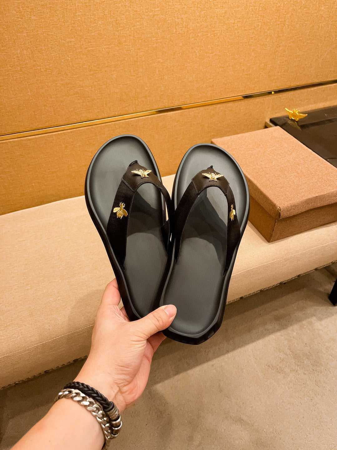 GG Men's Bee Sandals Slide Black Leather 587238