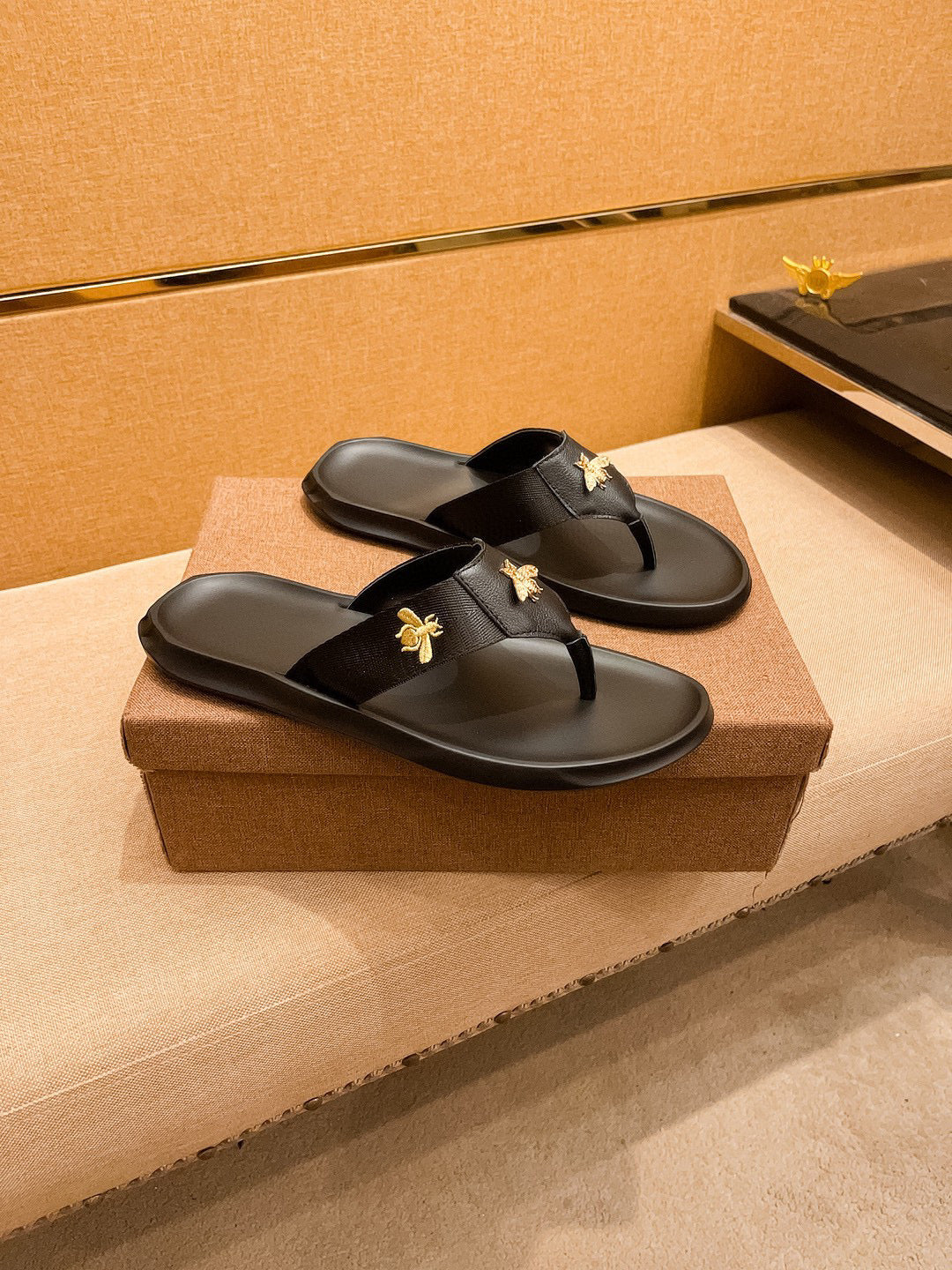 GG Men's Bee Sandals Slide Black Leather 587238