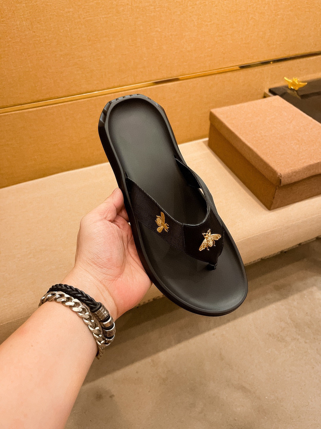 GG Men's Bee Sandals Slide Black Leather 587238