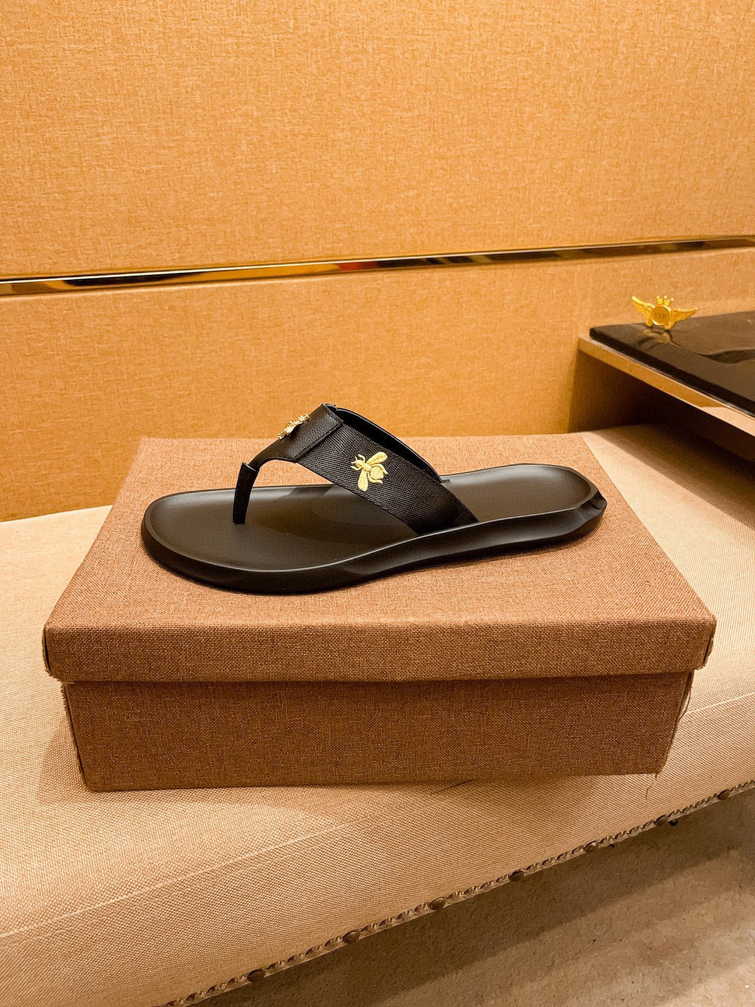 GG Men's Bee Sandals Slide Black Leather 587238