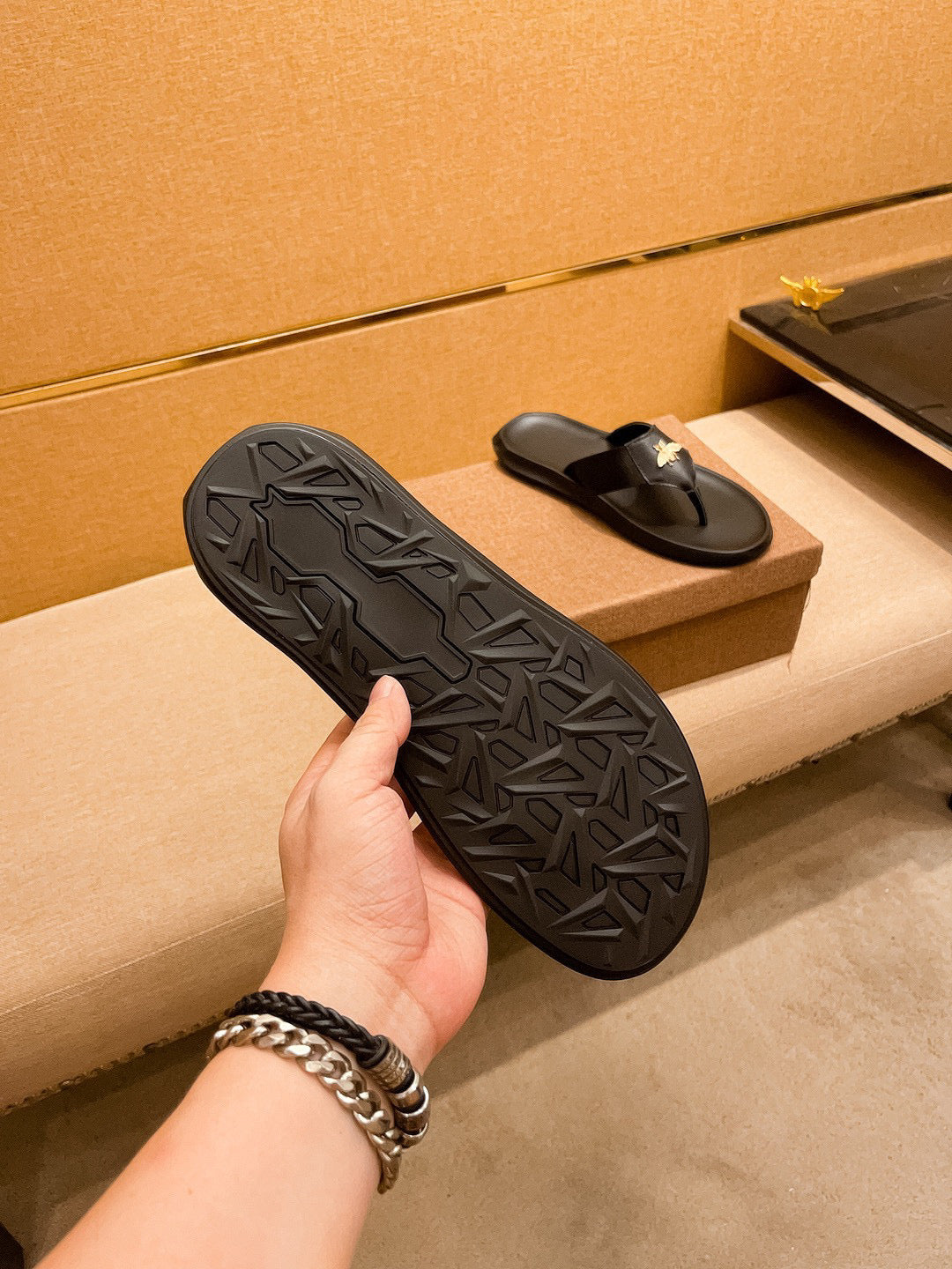 GG Men's Bee Sandals Slide Black Leather 587238