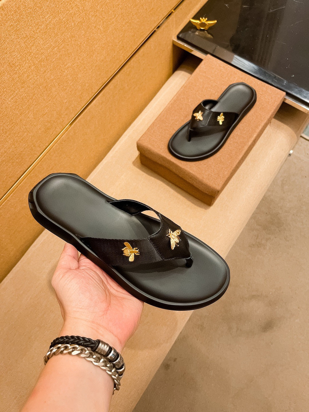 GG Men's Bee Sandals Slide Black Leather 587238