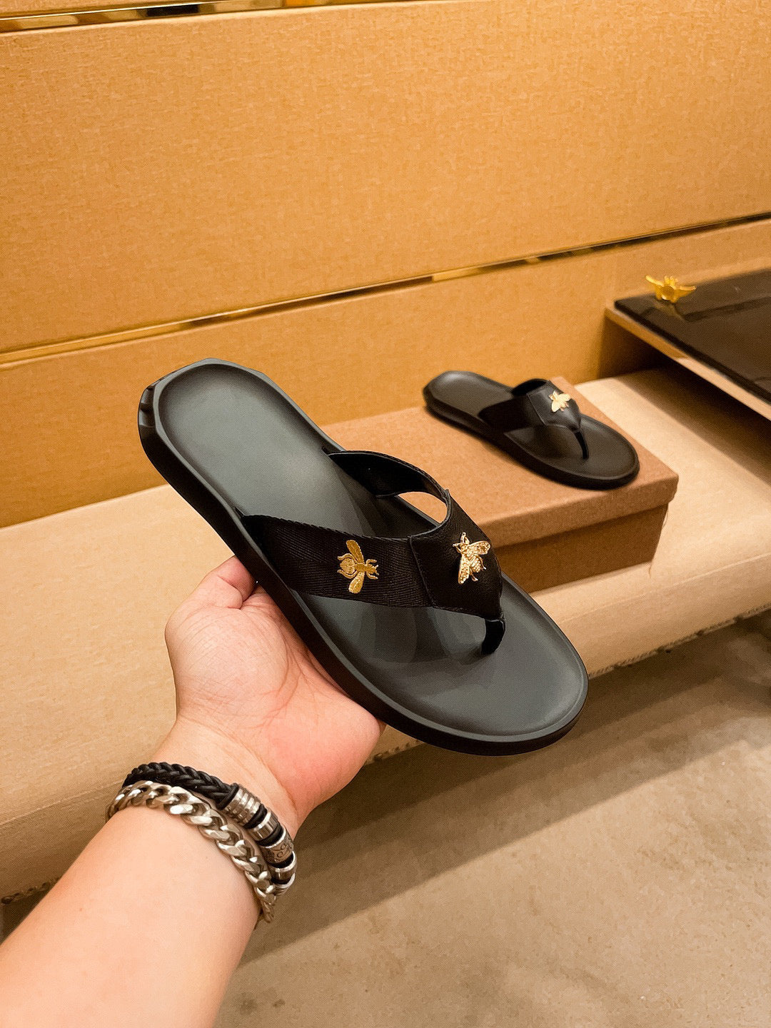 GG Men's Bee Sandals Slide Black Leather 587238