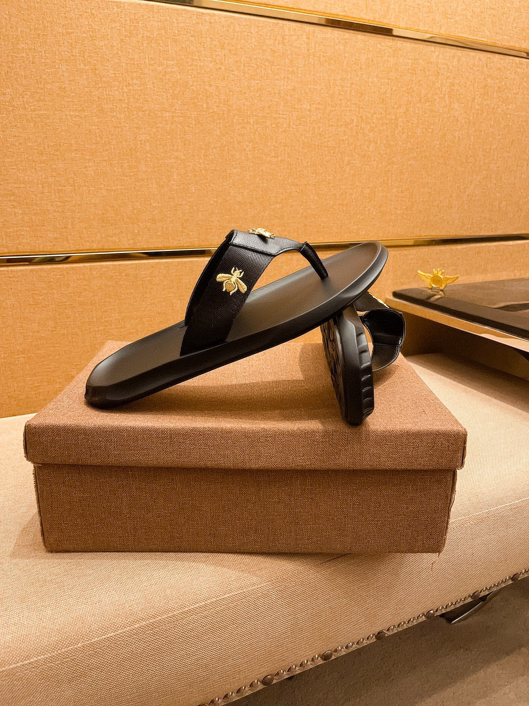 GG Men's Bee Sandals Slide Black Leather 587238