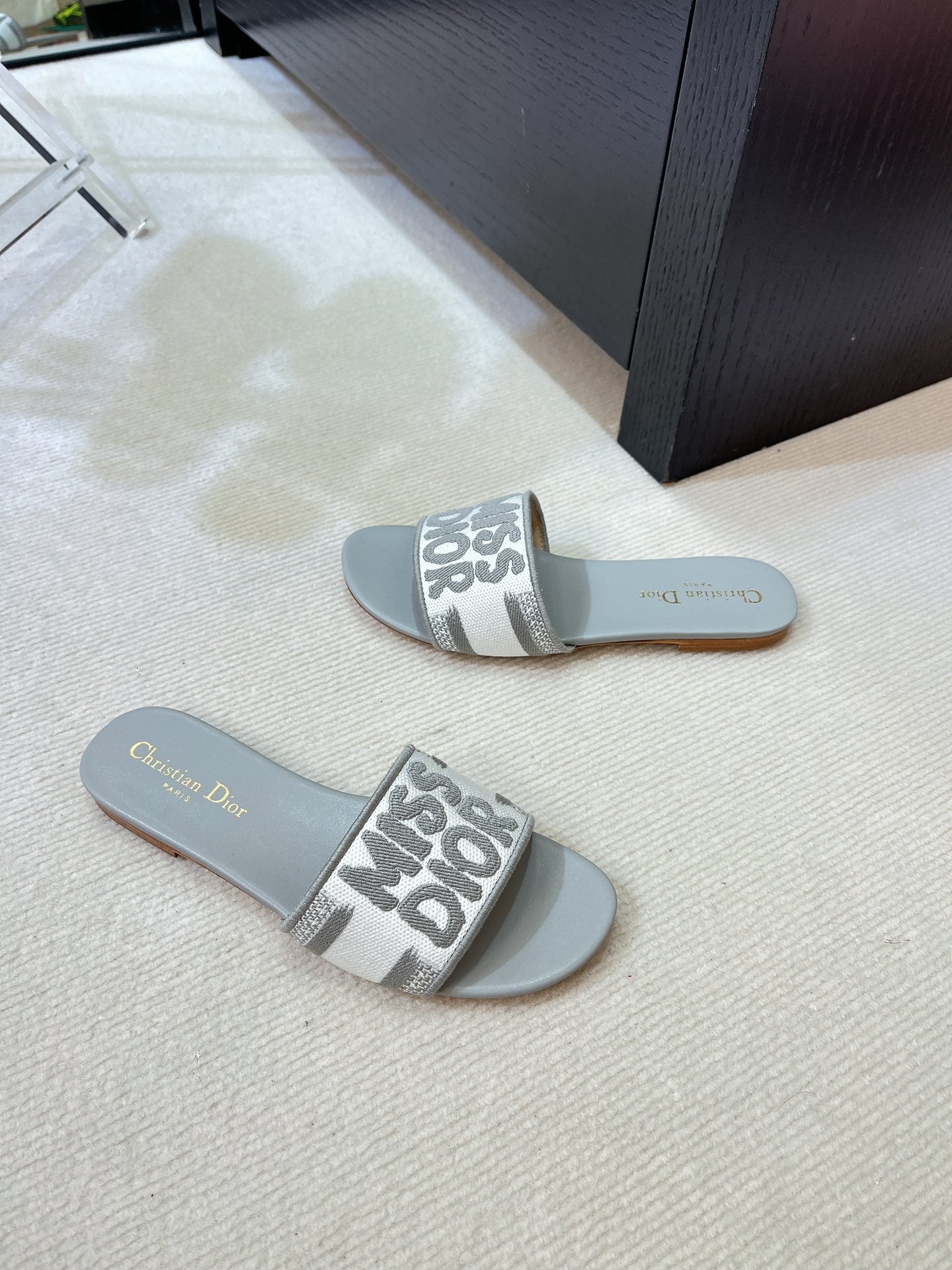 dway slide embroidered grey cotton