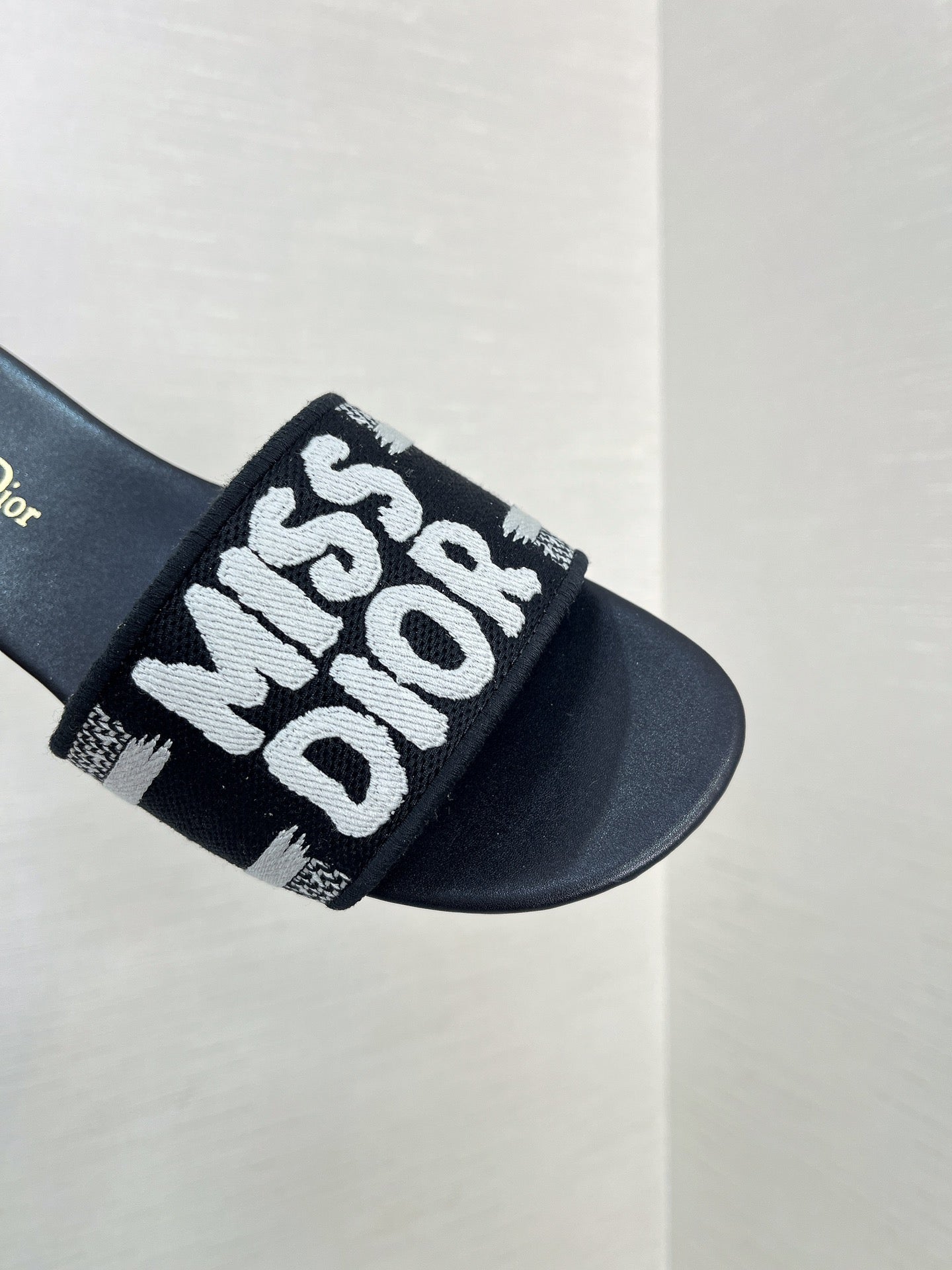 dway slide embroidered black cotton