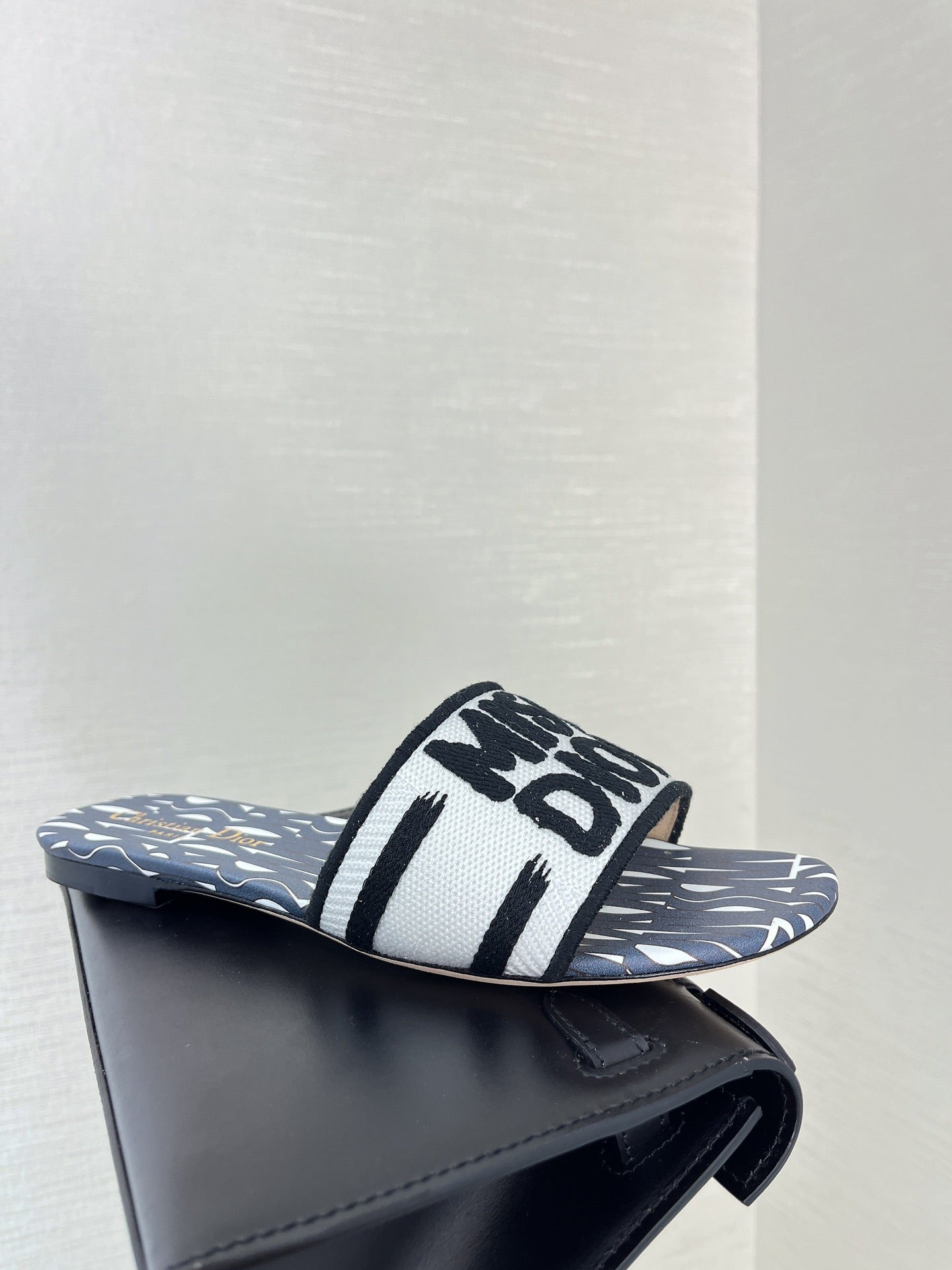 dway slide embroidered cotton grey miss cd alllover motif