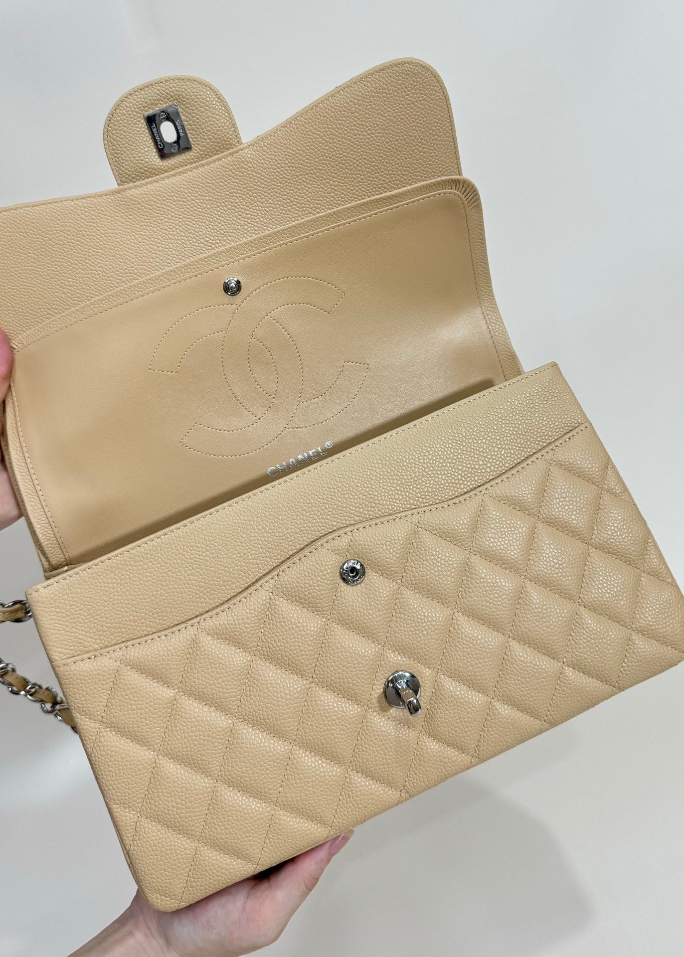 flap bag medium 25 beige caviar silver hardware