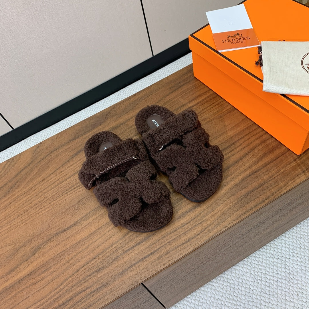 HM Chypre Sandal In Dark Brown Lamb Wool 984179