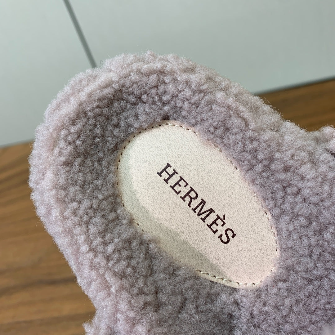 HM Chypre Sandal In Light Purple Lamb Wool 984180