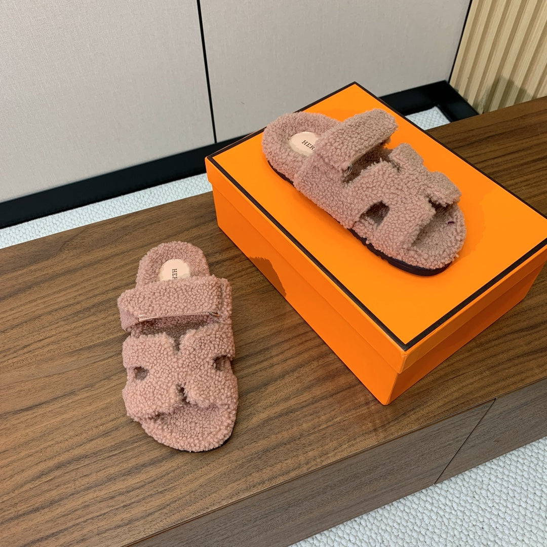 HM Chypre Sandal In Light Pink Lamb Wool  984184