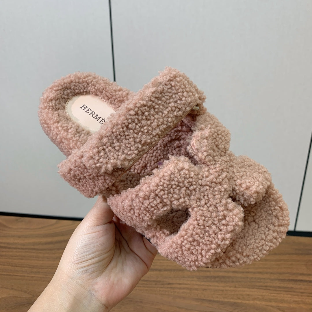 HM Chypre Sandal In Light Pink Lamb Wool  984184