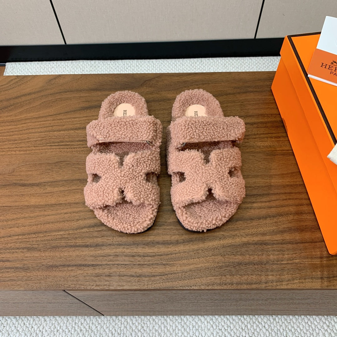 HM Chypre Sandal In Light Pink Lamb Wool  984184