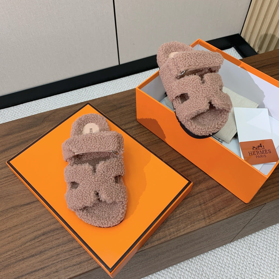 HM Chypre Sandal In Light Pink Lamb Wool  984184