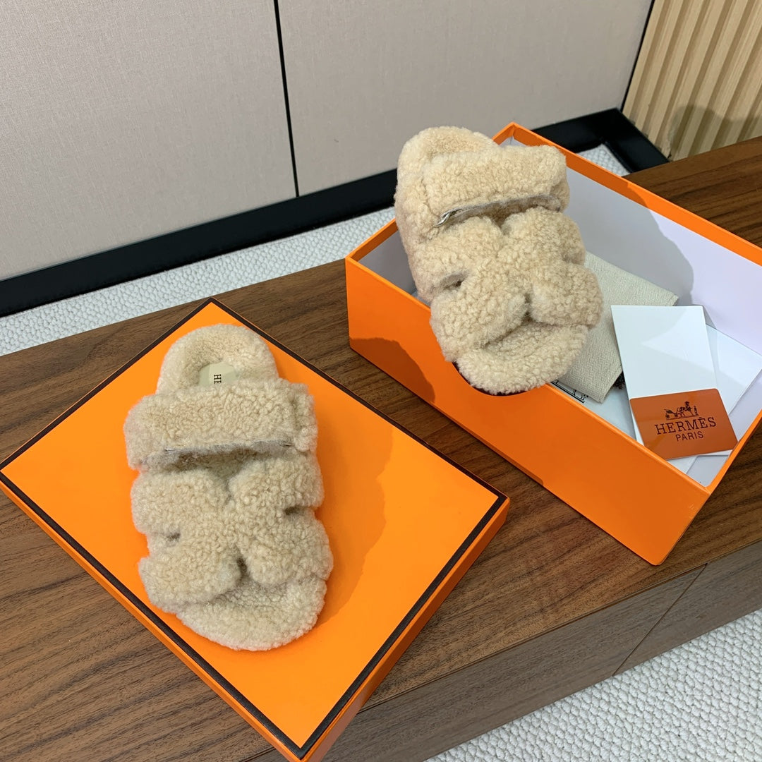 HM Chypre Sandal In Light Beige Lamb Wool 984185