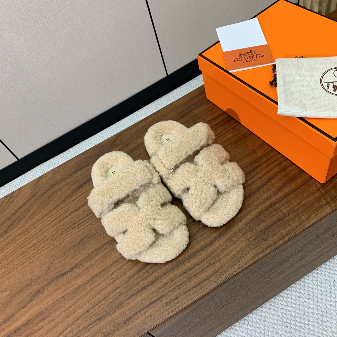 HM Chypre Sandal In Light Beige Lamb Wool 984185