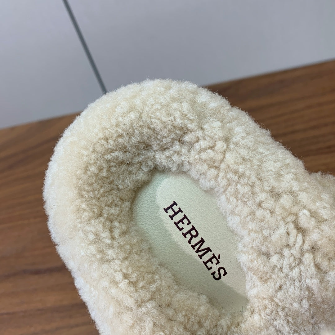 HM Chypre Sandal In Light Beige Lamb Wool 984185