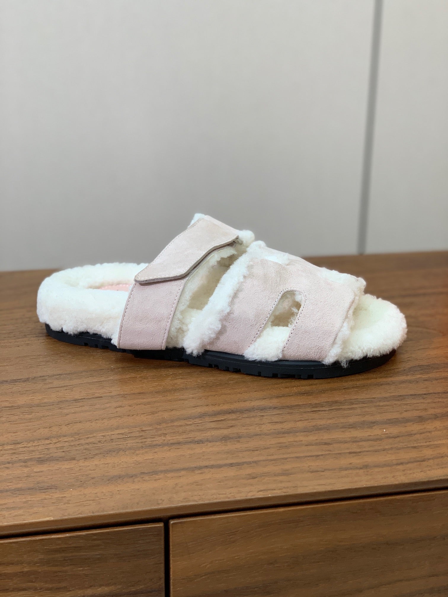 HM Chypre Sandal In Light Pink Mix White Fleece And Suede  984194