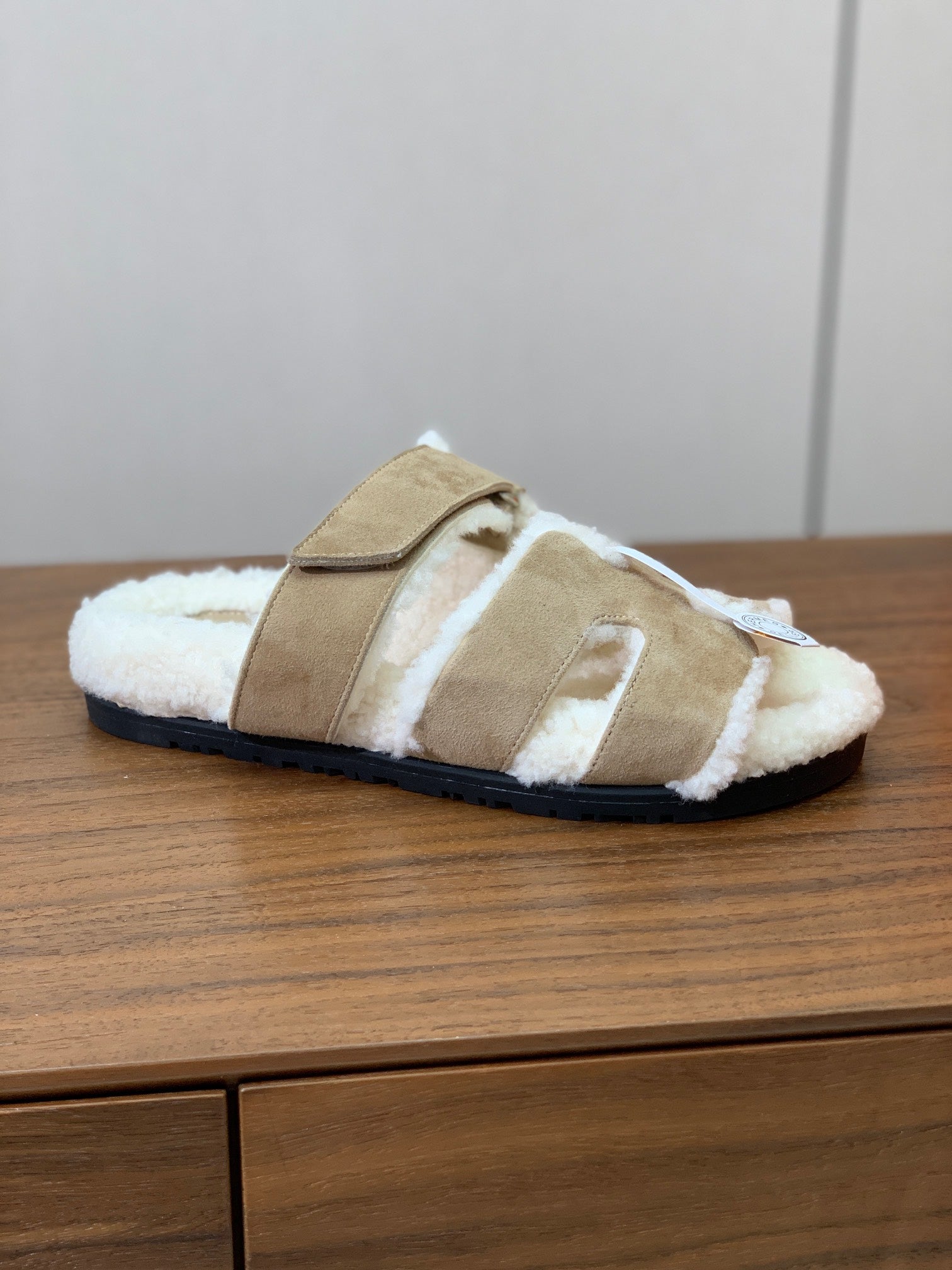 HM Chypre Sandal In Light Brown Mix White Fleece And Suede 984197