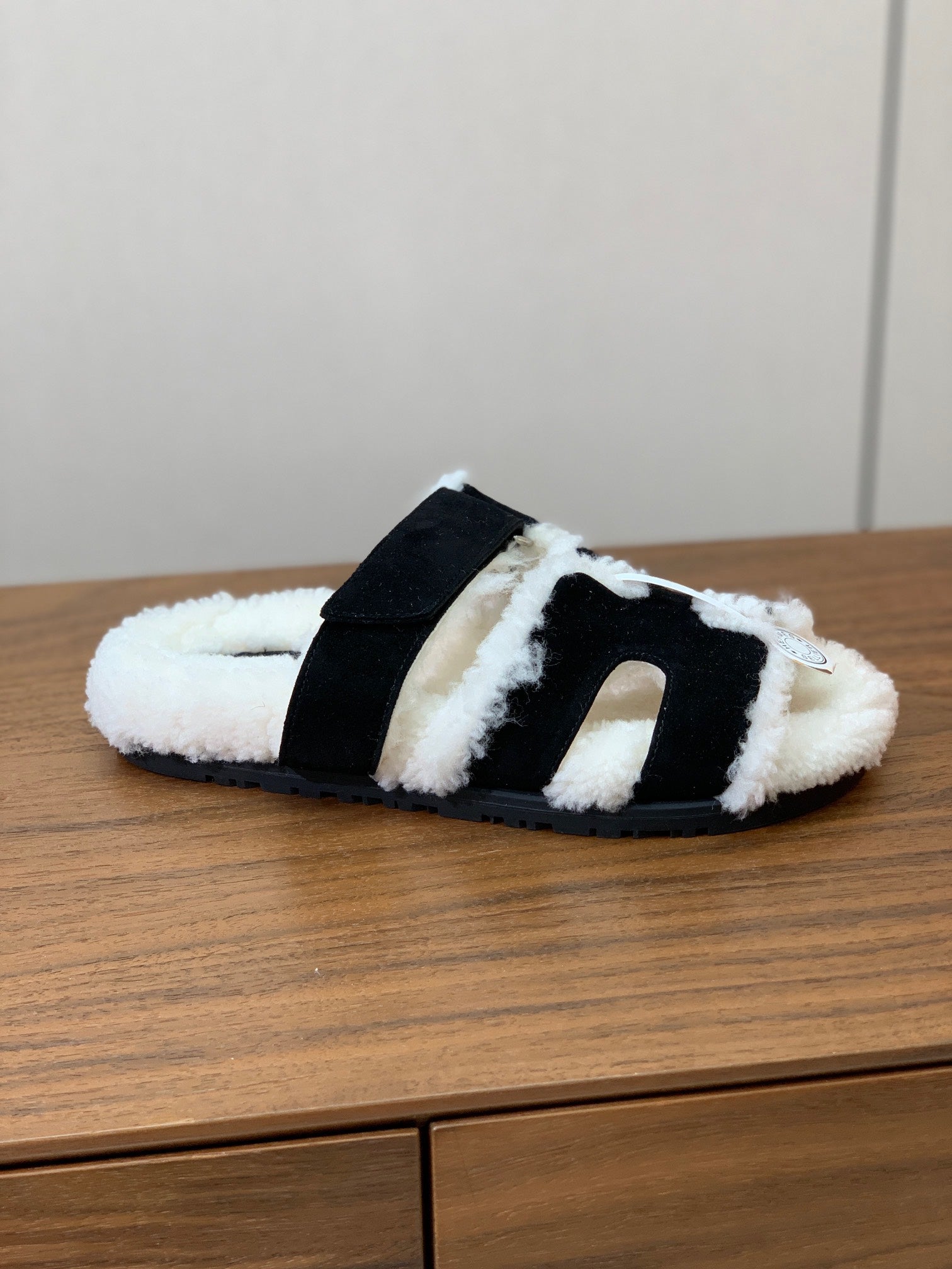 HM Chypre Sandal In Black Mix White Fleece And Suede 984199