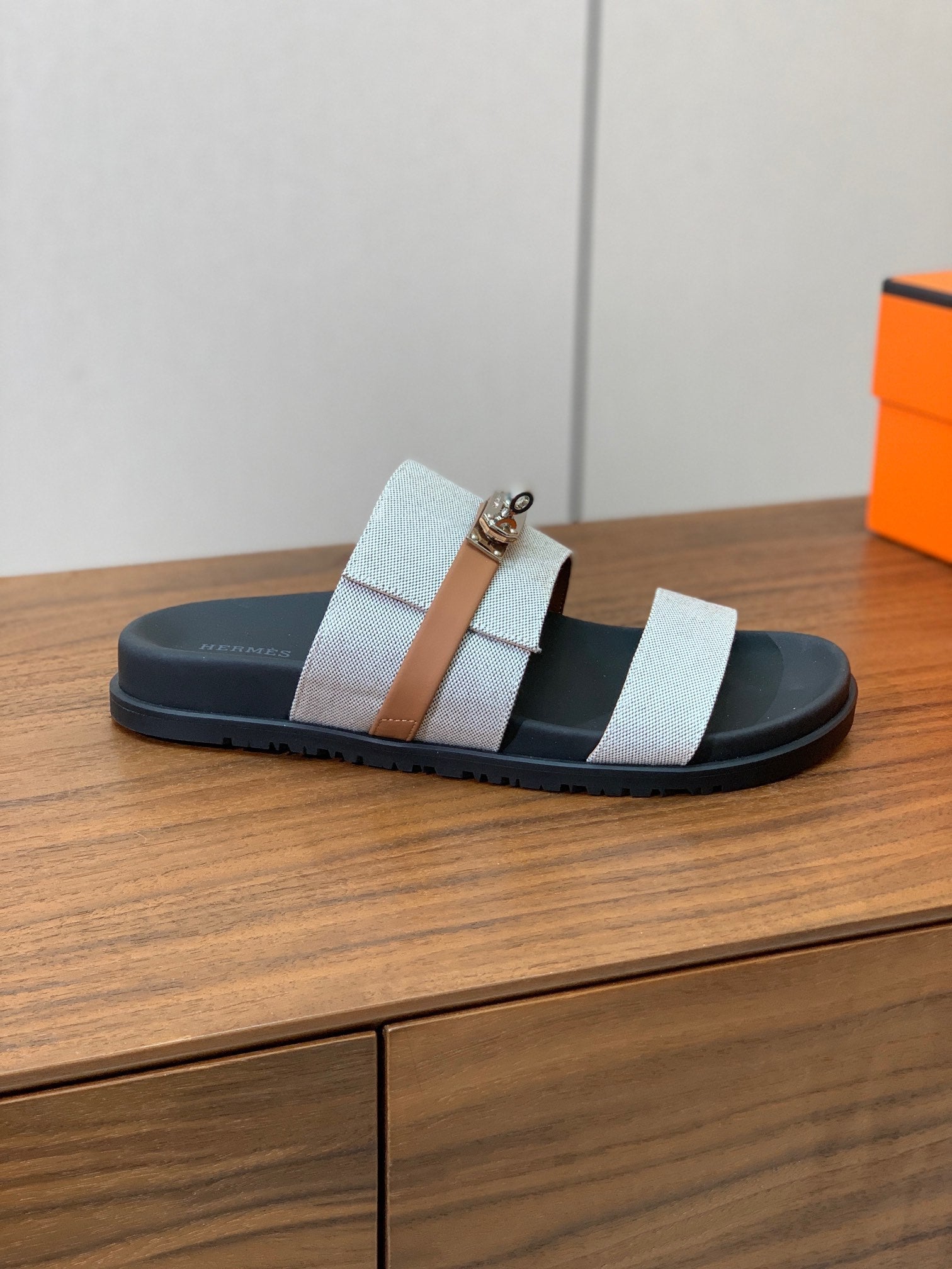 HM Jackson Sandal Grey Black Calfskin 294042