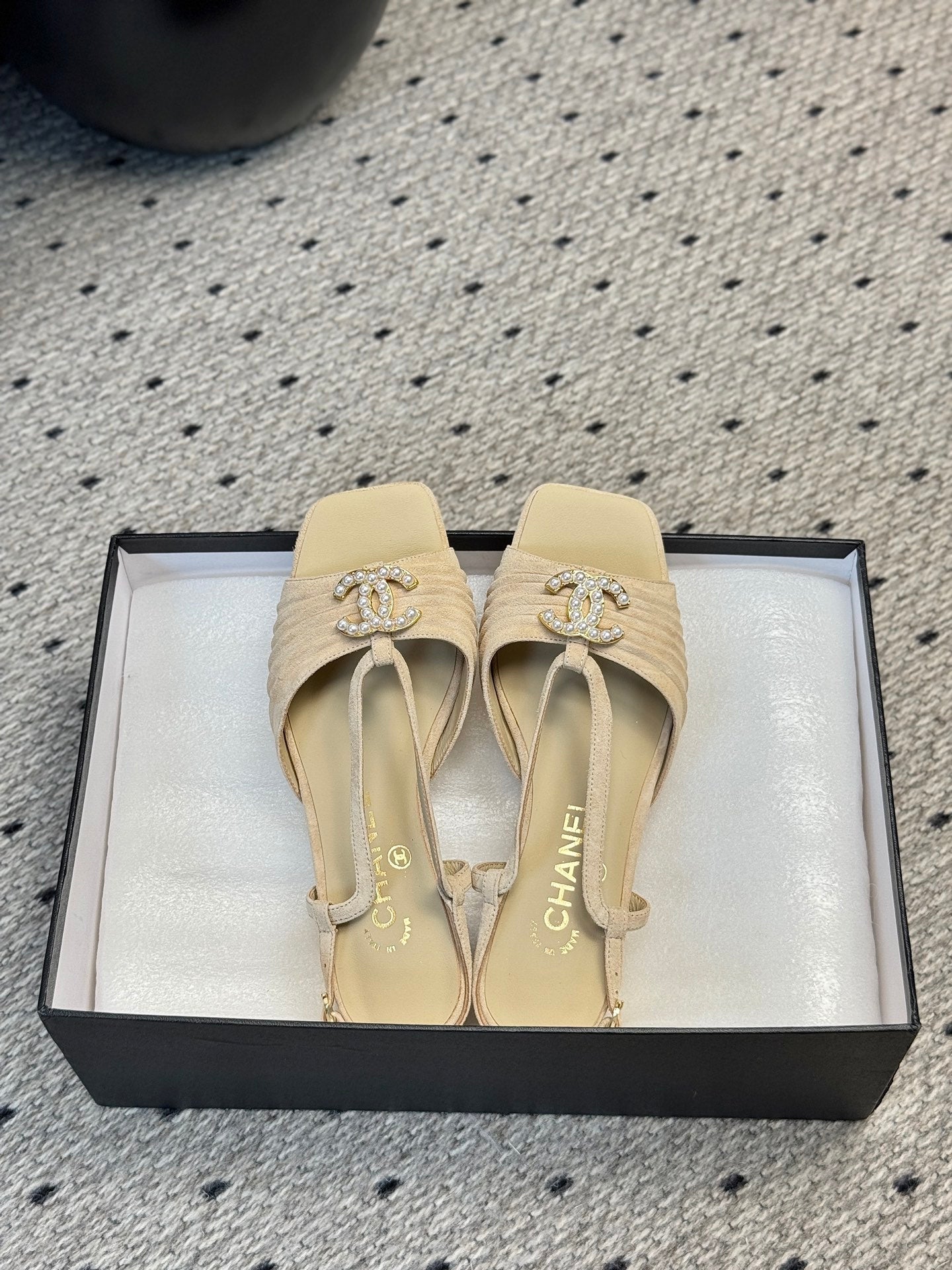 CC 25 Marry Jane Sandals Beige Suede 329776