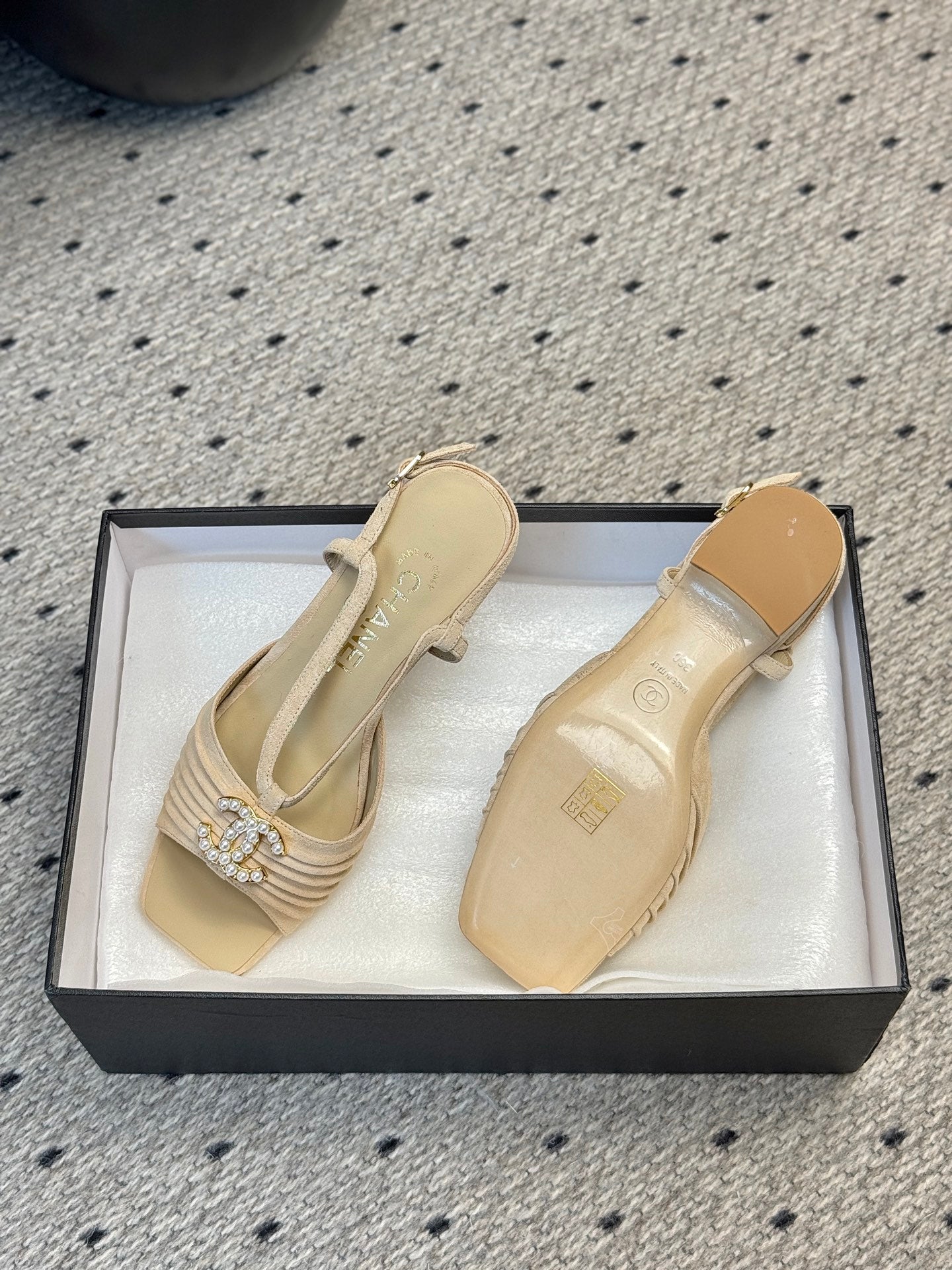CC 25 Marry Jane Sandals Beige Suede 329776