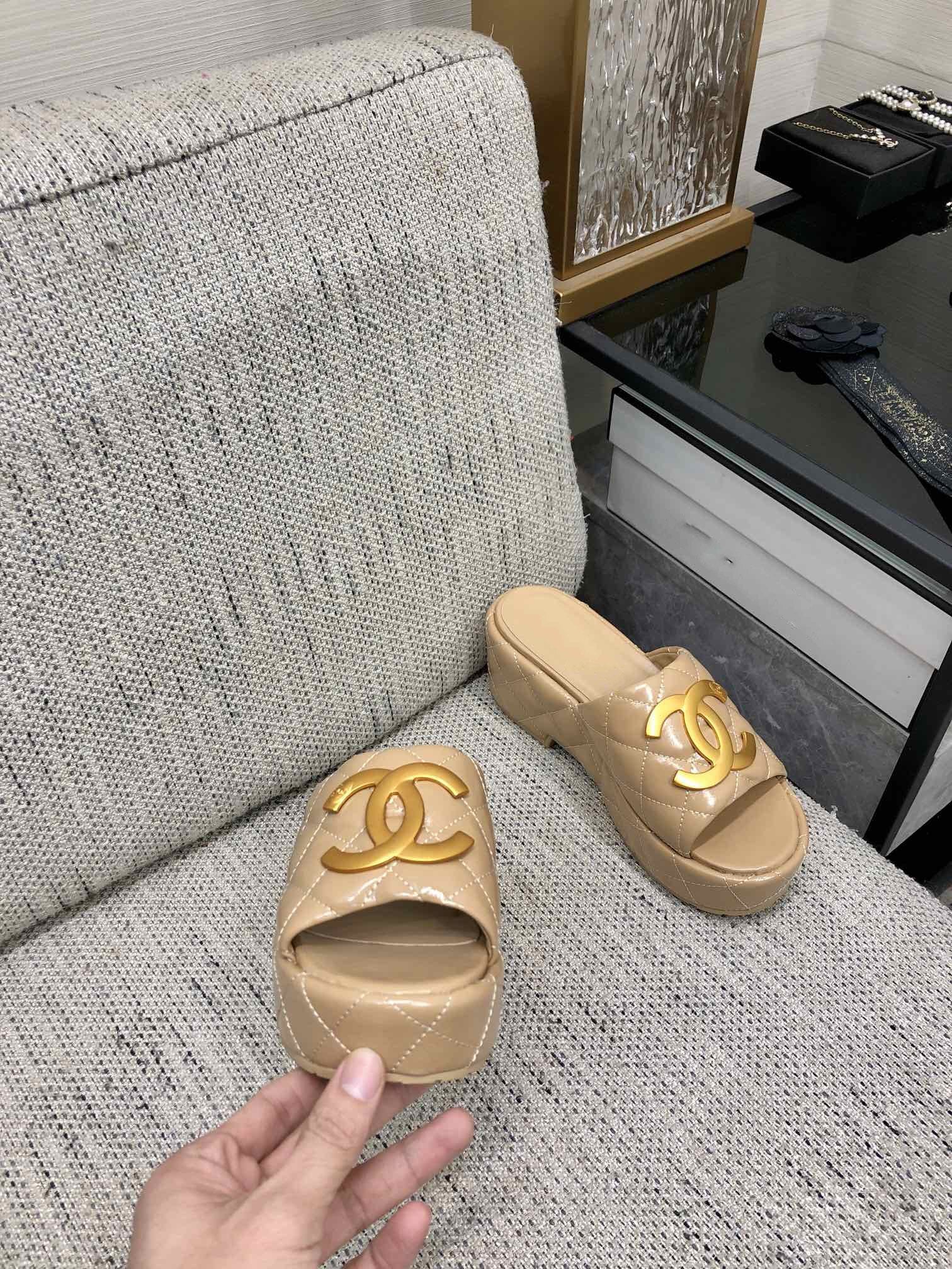 mule sandal 95 beige quilted waxed leather