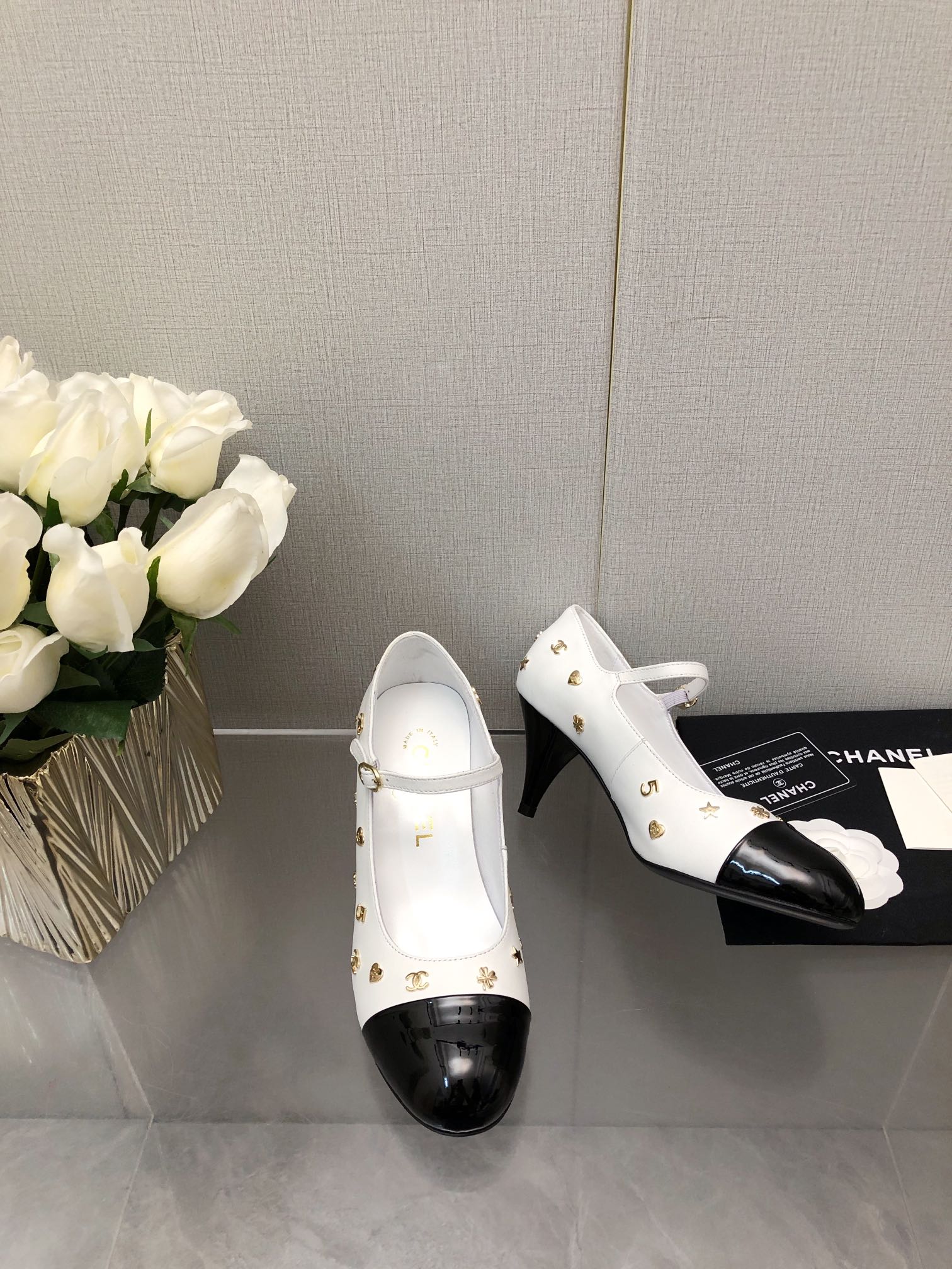 MARY JANE WHITE MIX BLACK LAMBSKIN ATTACH METAL