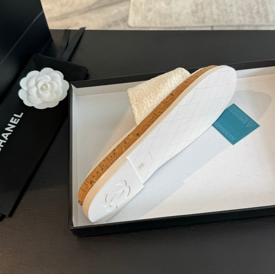 CC 25C Slippers White Fabric 213105