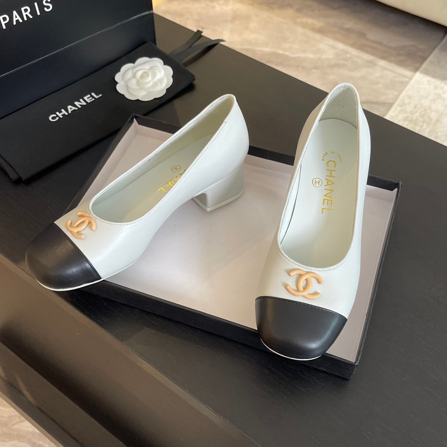 cc pump 50 white black calfskin