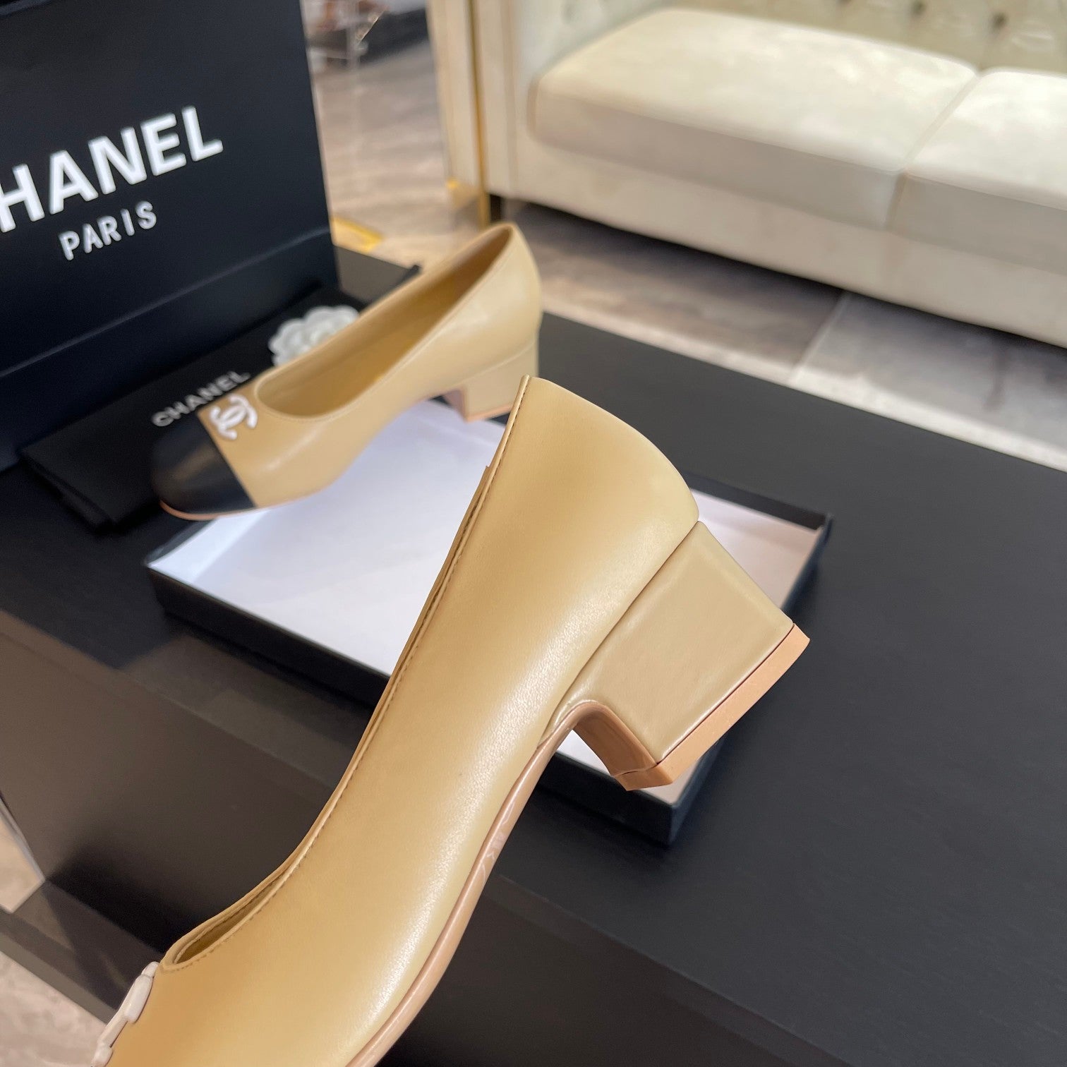 cc pump 50 beige black calfskin