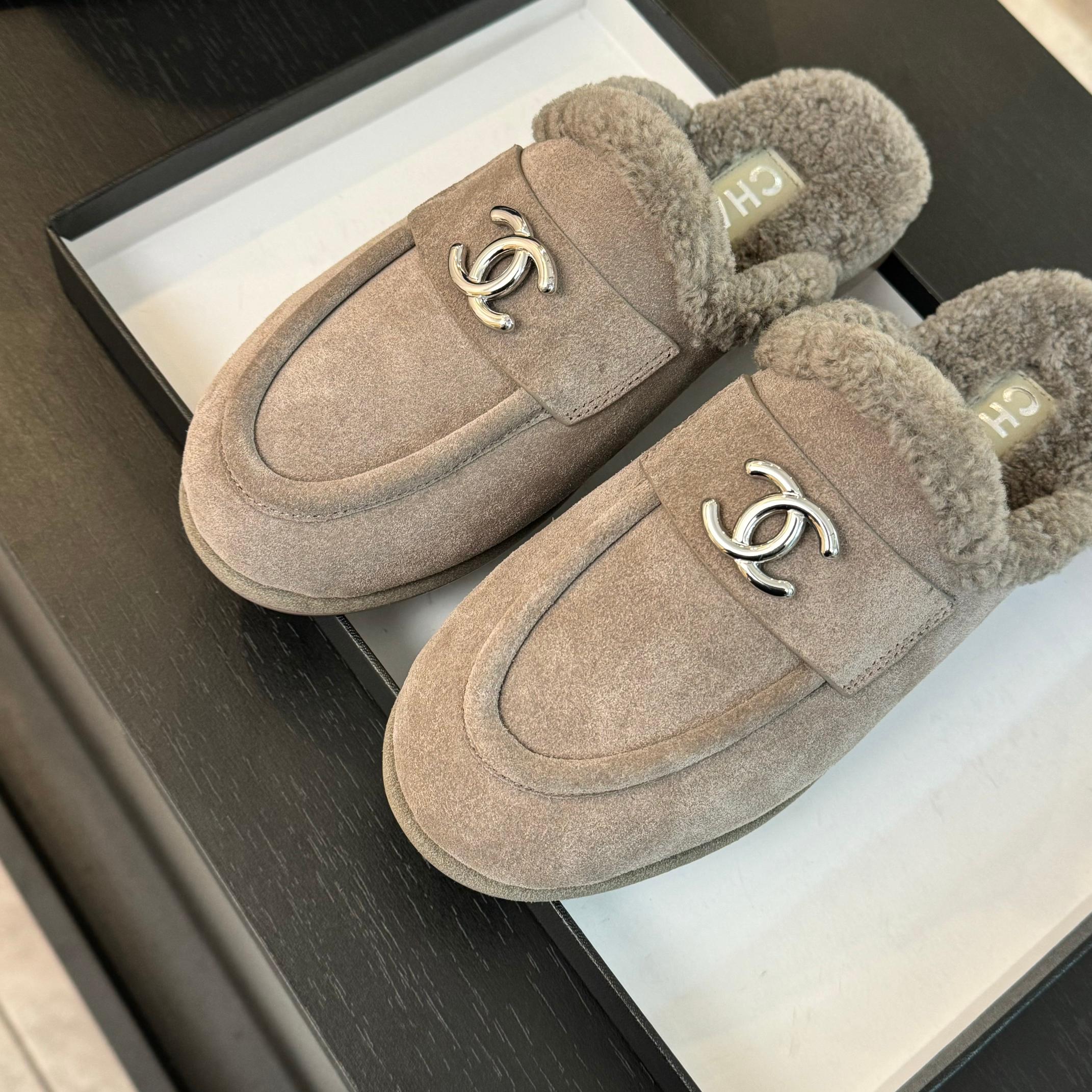 CC Mule Pinkish Grey Suede Lamb Wool