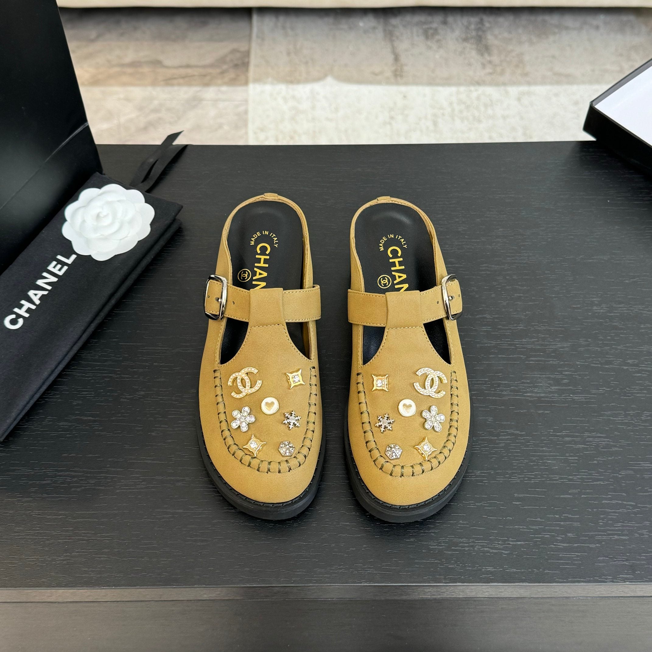 CC 25C Mule Sandal Dried Moss  Imported Cowhide 212945