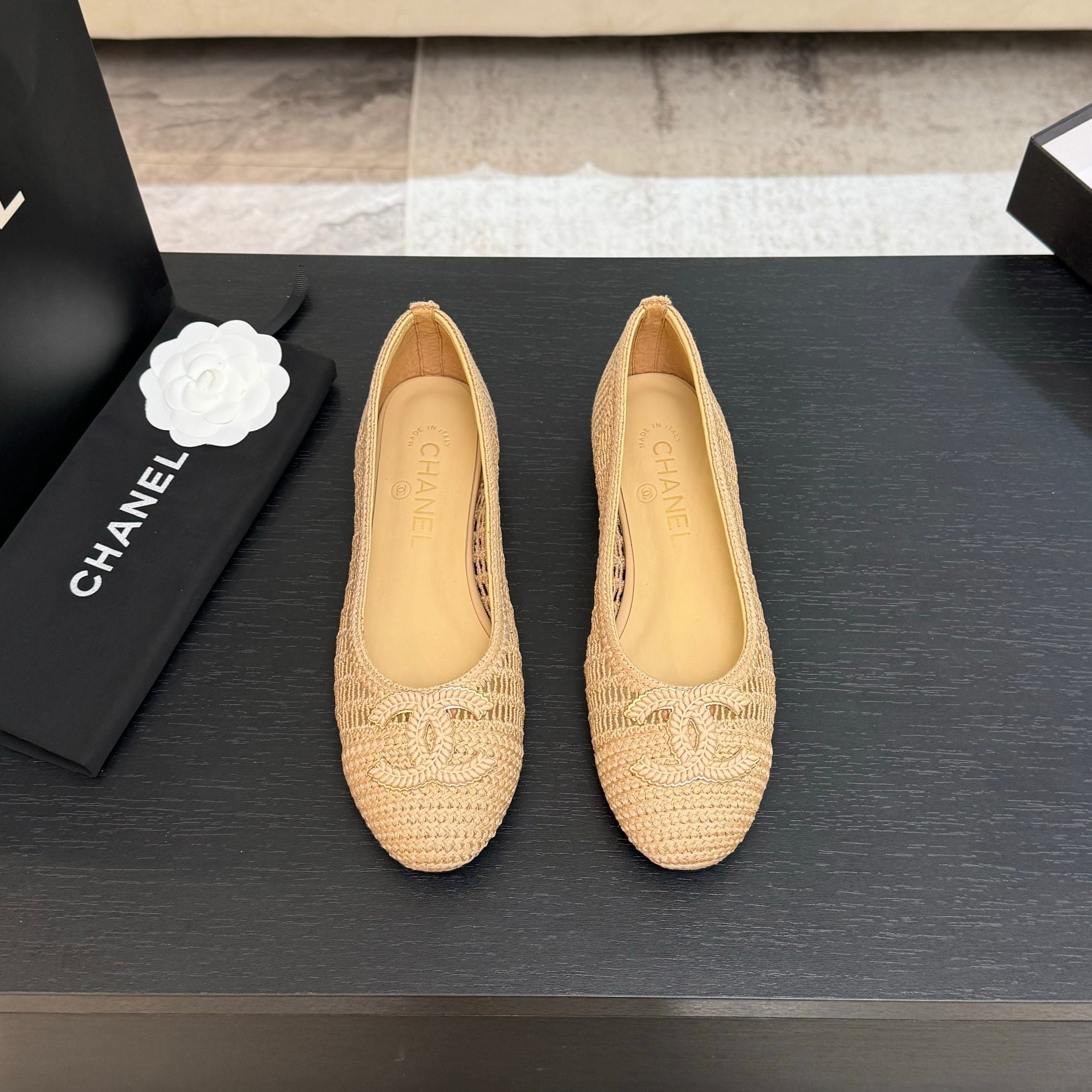 CC 25P Ballet Flat Beige Raffia Large Logo