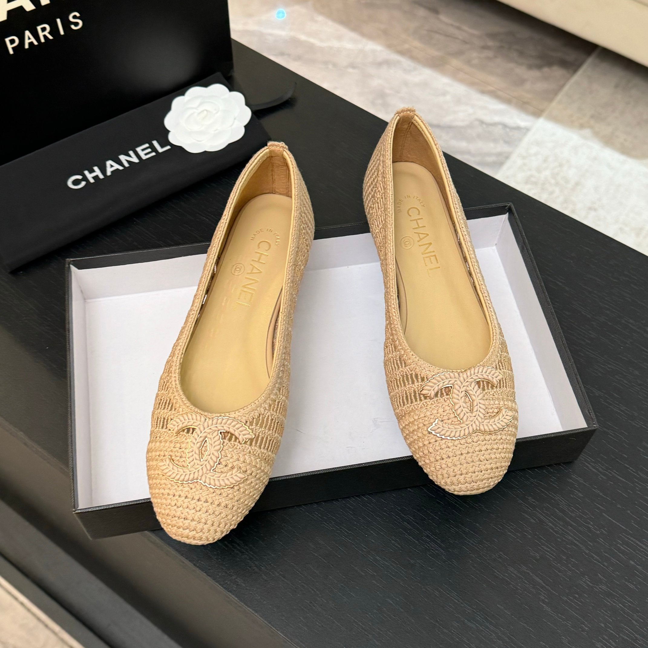 CC 25P Ballet Flat Beige Raffia Large Logo