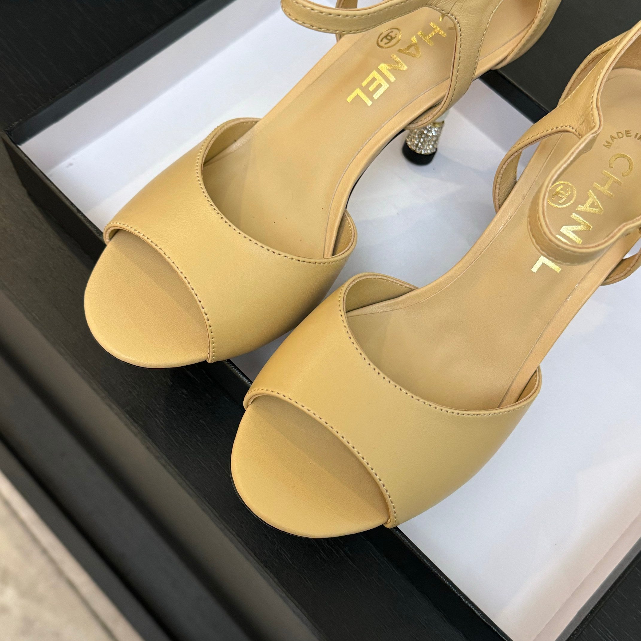 CC 25S Sandal Heel 85mm Beige Calfskin