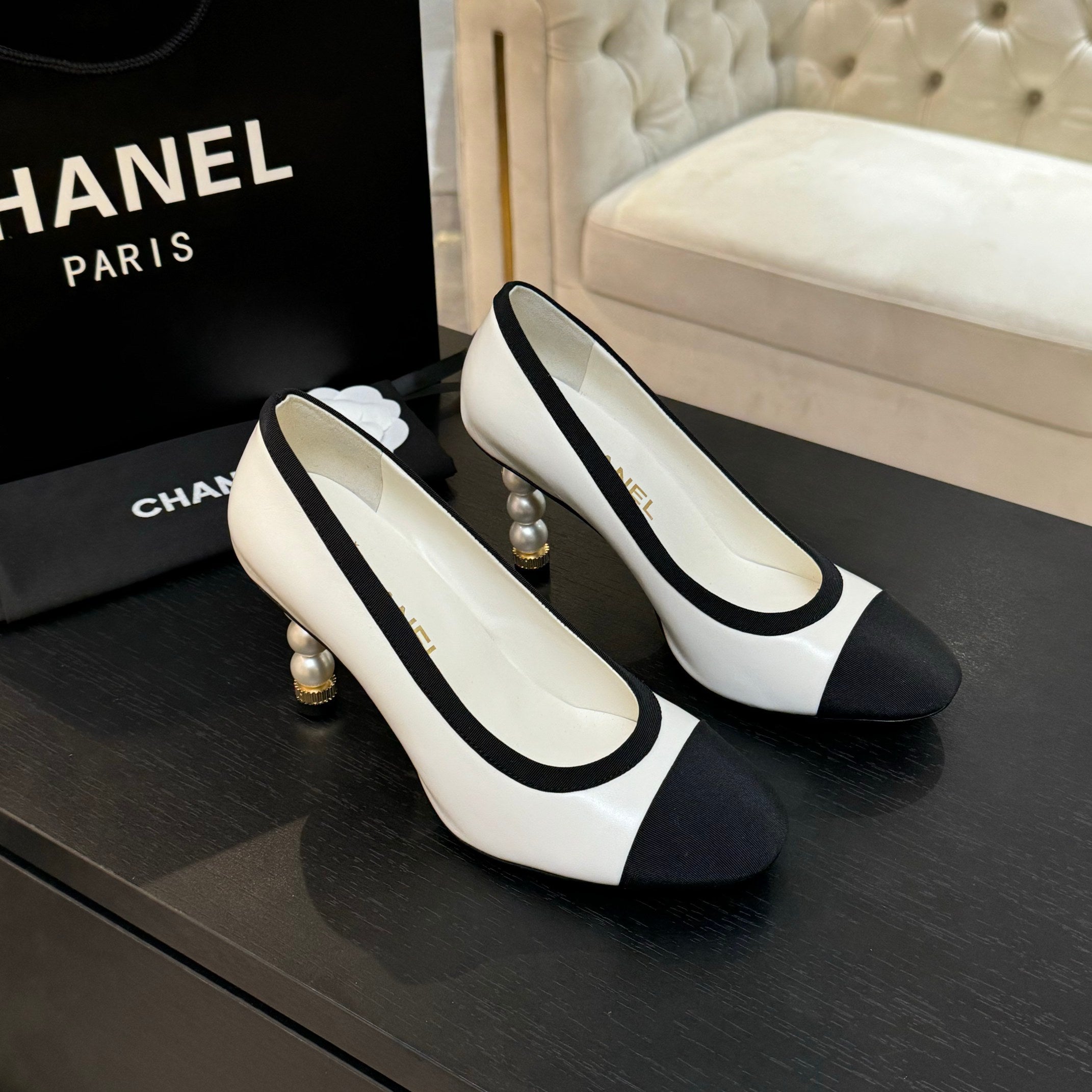 CC 25S Pump 85mm White Calfskin Black Grosgrain