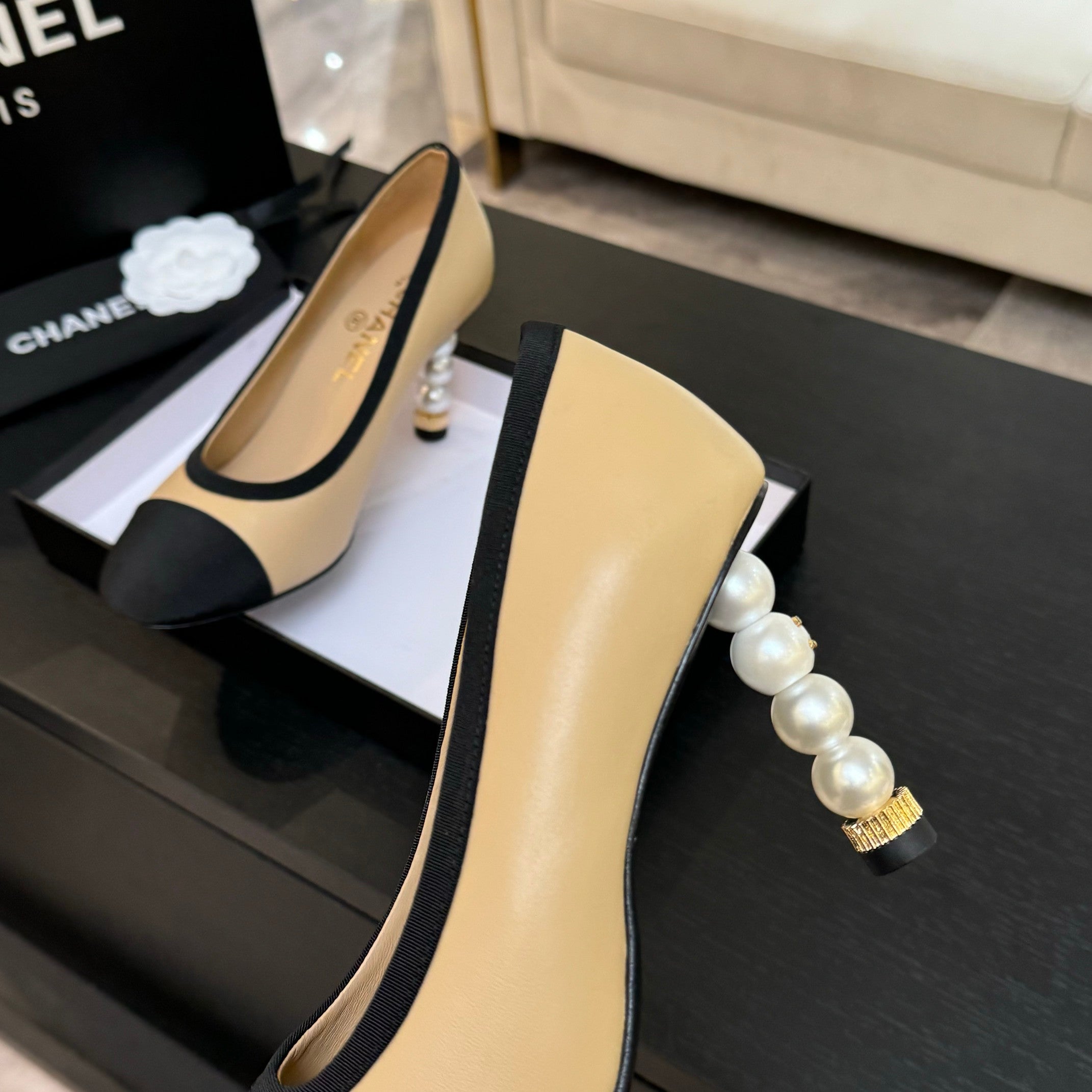 CC 25S Pump 85mm Beige Calfskin Black Grosgrain
