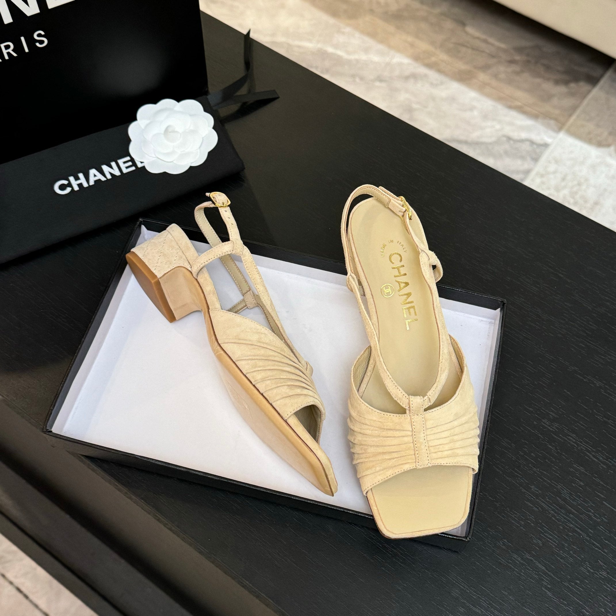 CC 25S Sandal Heel 50mm Beige Suede Kidskin