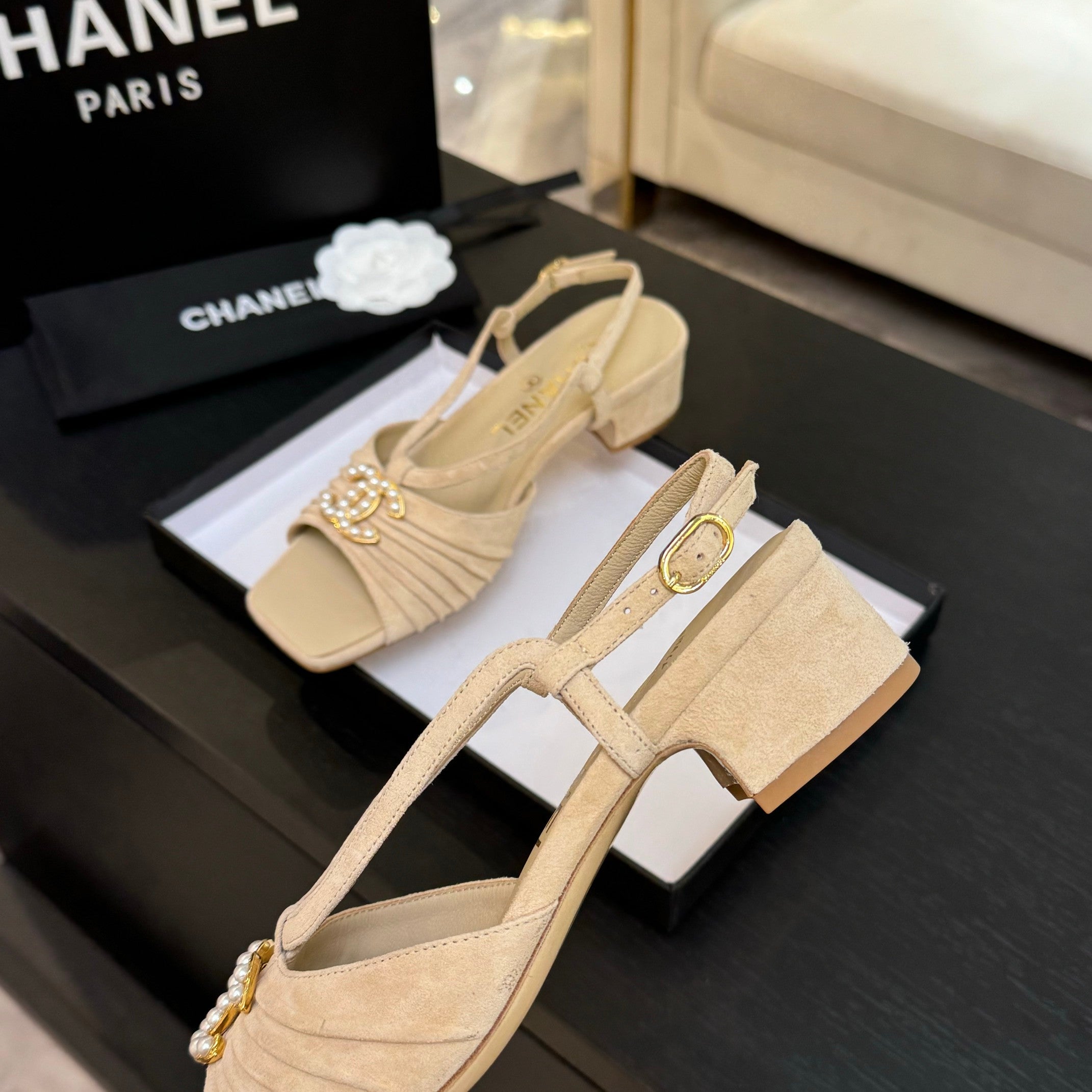 CC 25S Sandal Heel 50mm Beige Suede Kidskin Pearl Logo