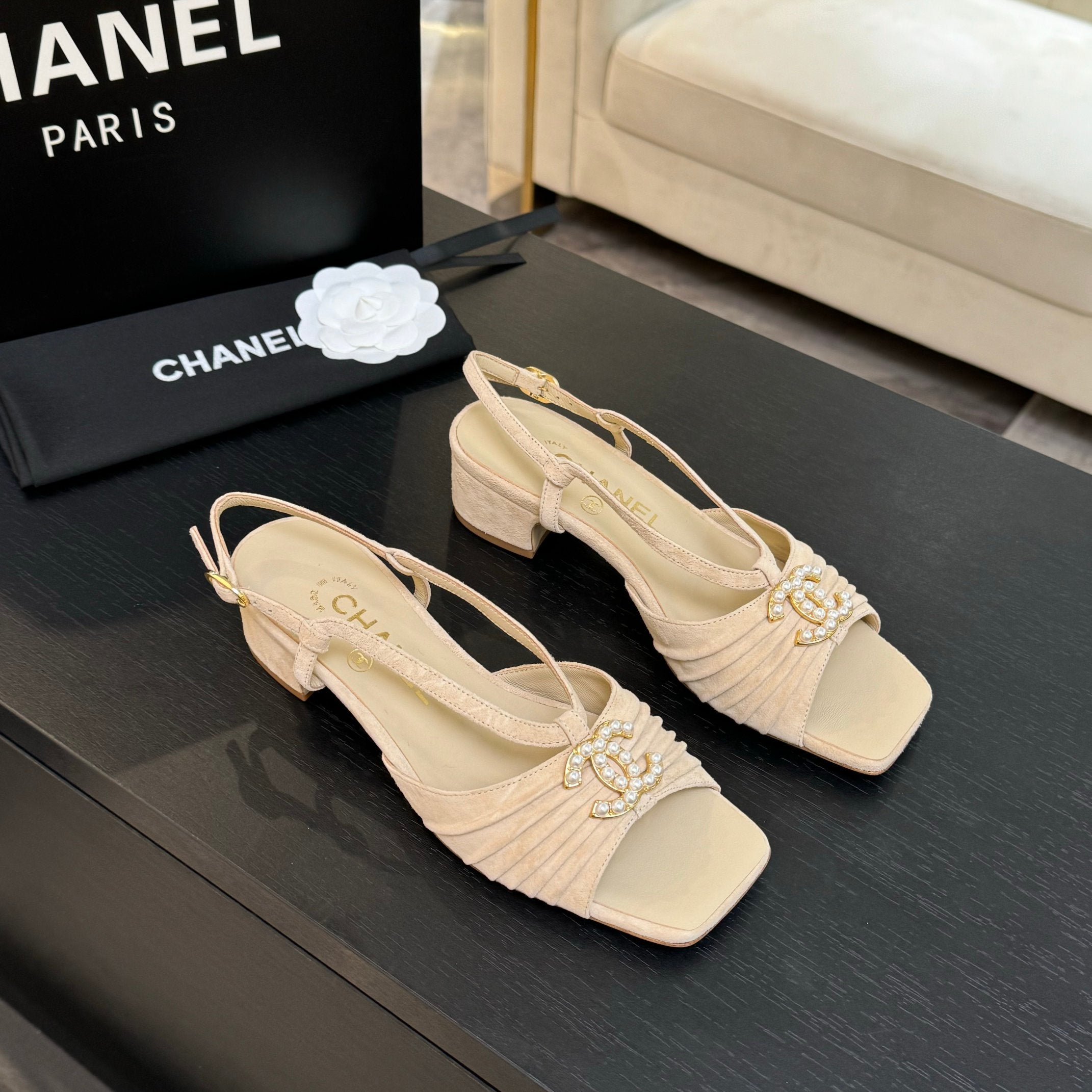 CC 25S Sandal Heel 50mm Beige Suede Kidskin Pearl Logo