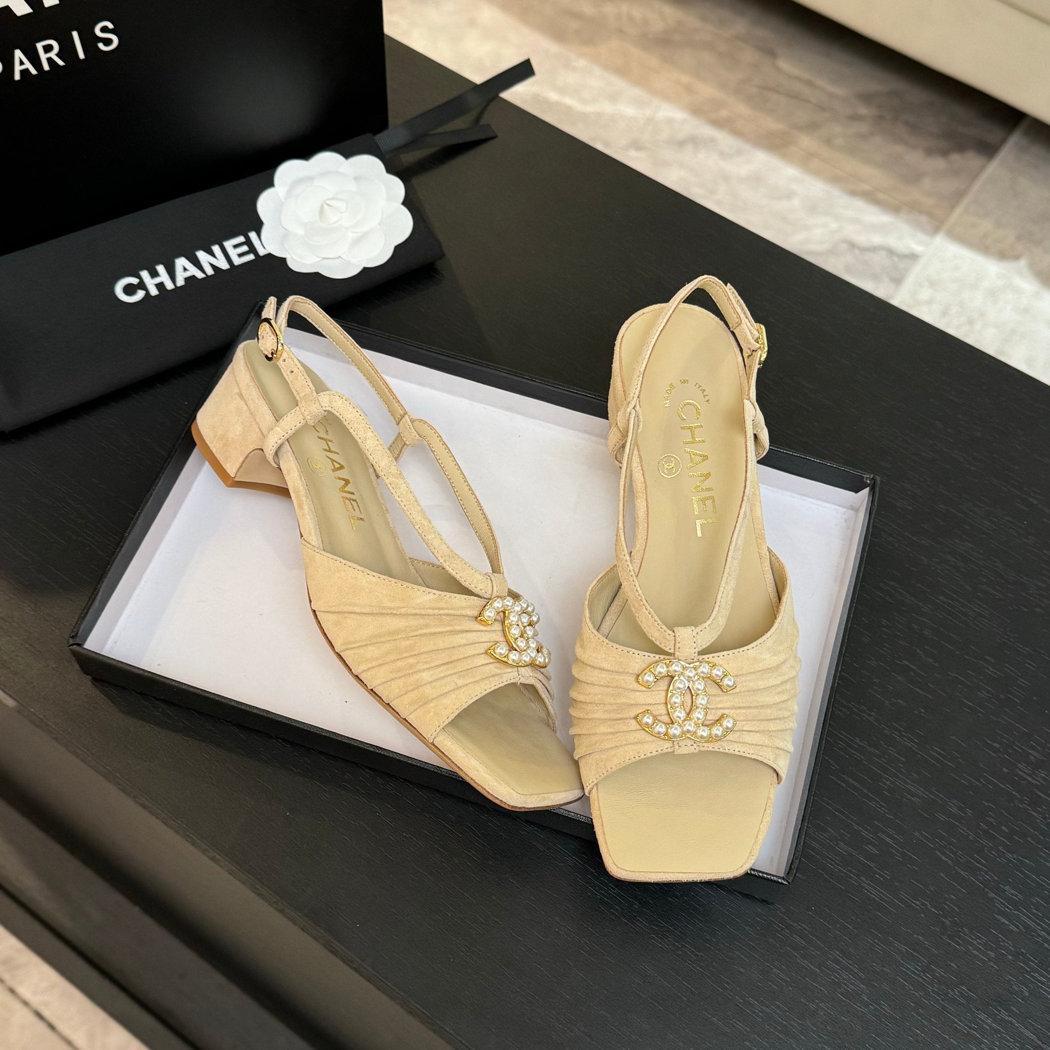CC 25S Sandal Heel 50mm Beige Suede Kidskin Pearl Logo