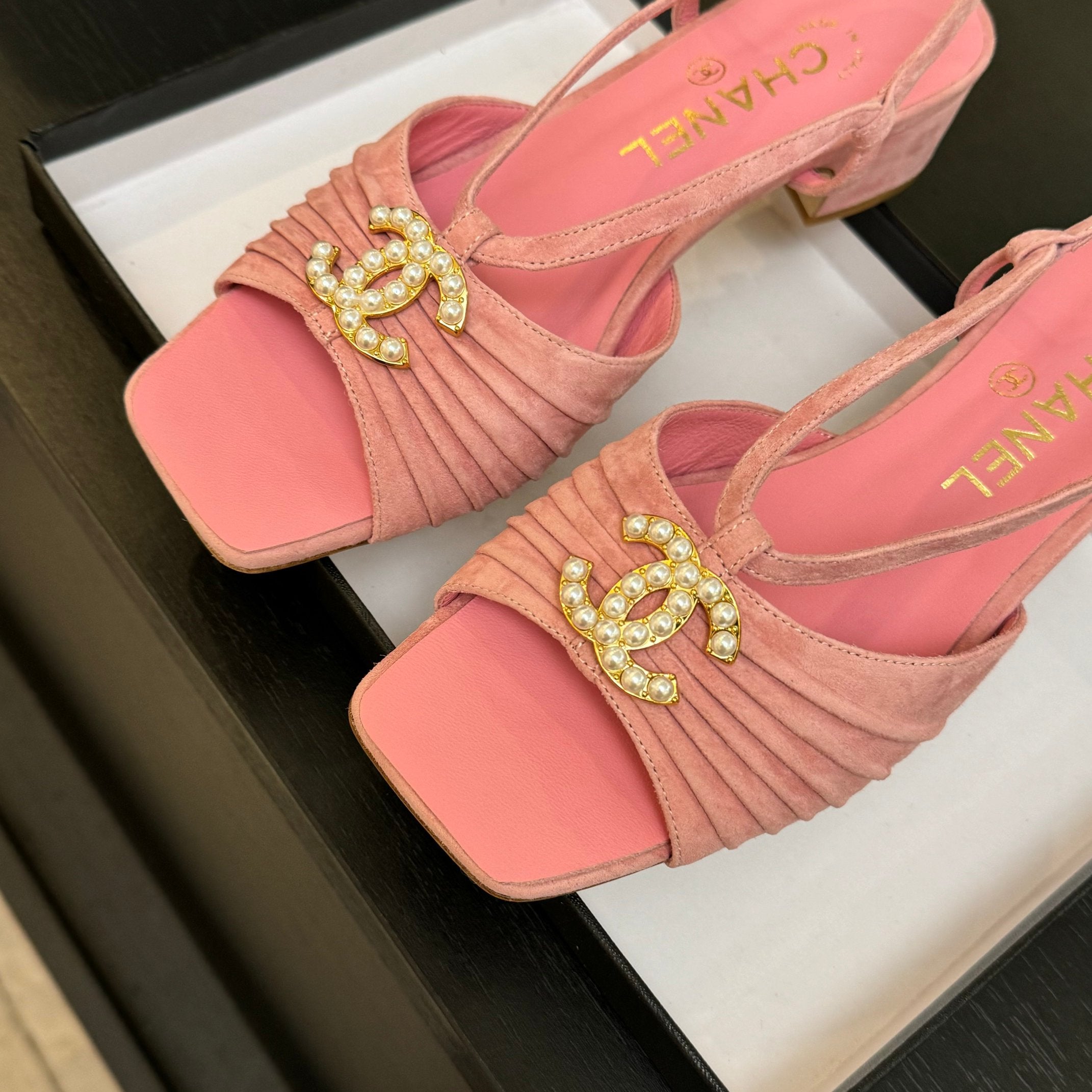 CC 25S Sandal Heel 50mm Pink Suede Kidskin Pearl Logo