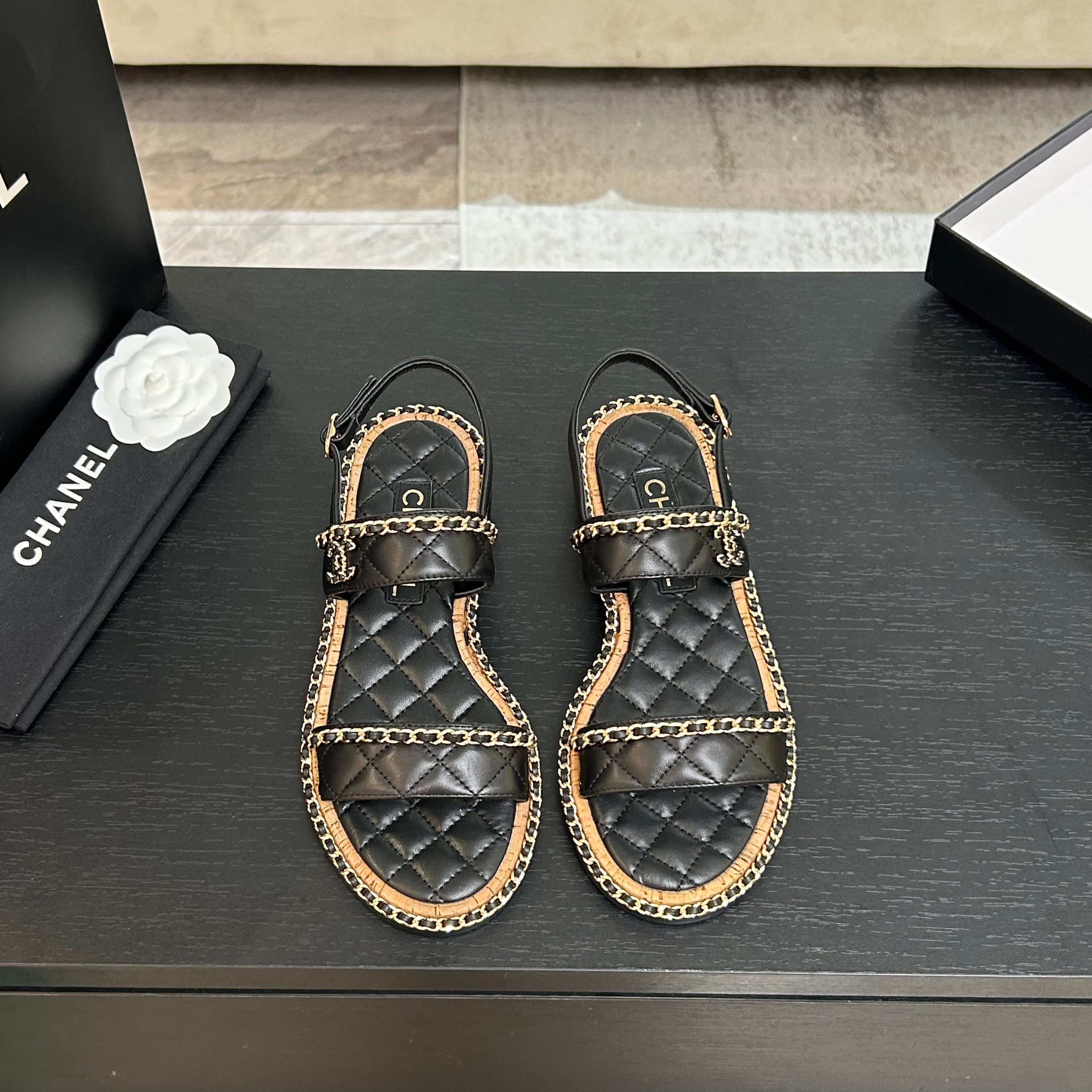 CC 25K sandal leather chain calfskin