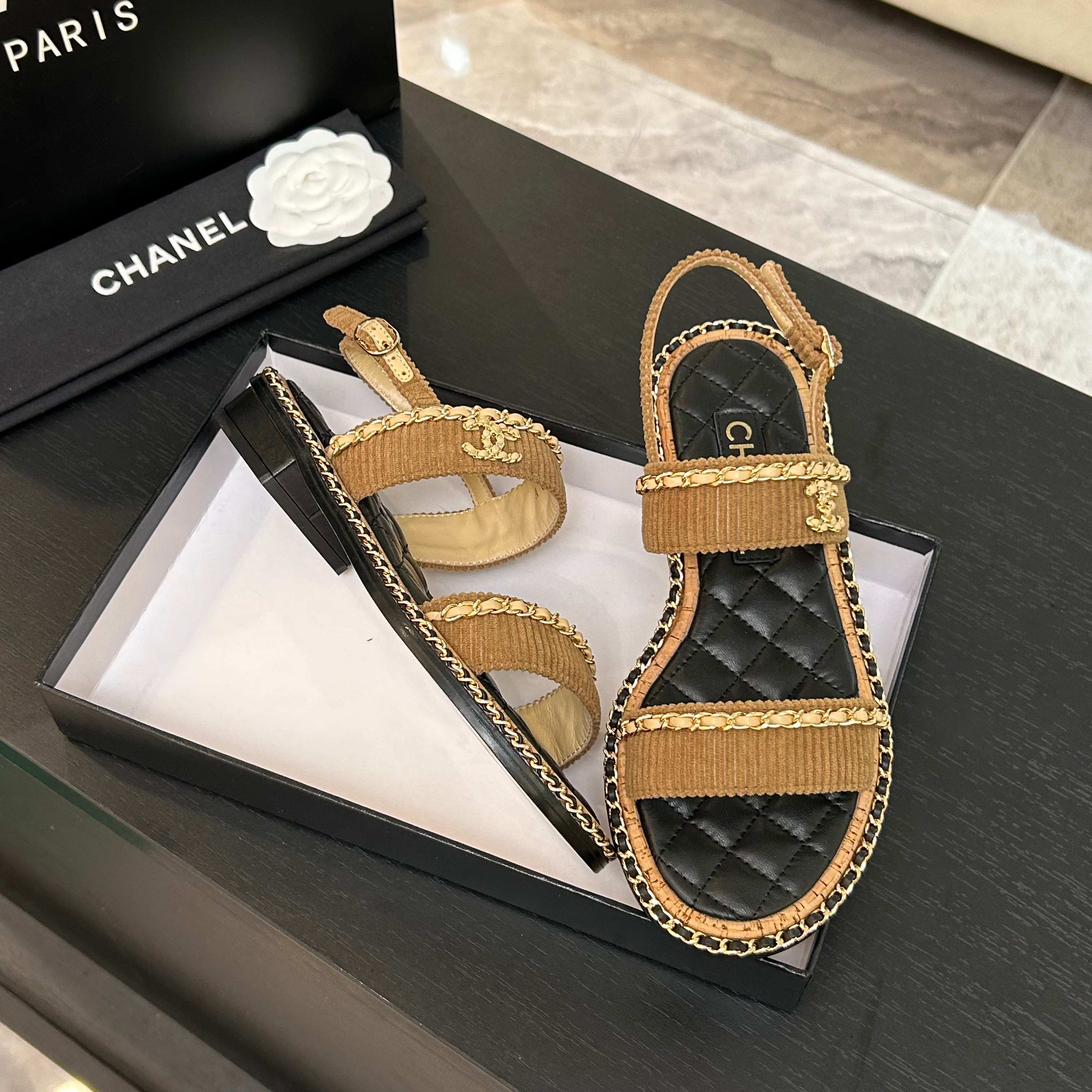 CC 25K sandal leather chain calfskin