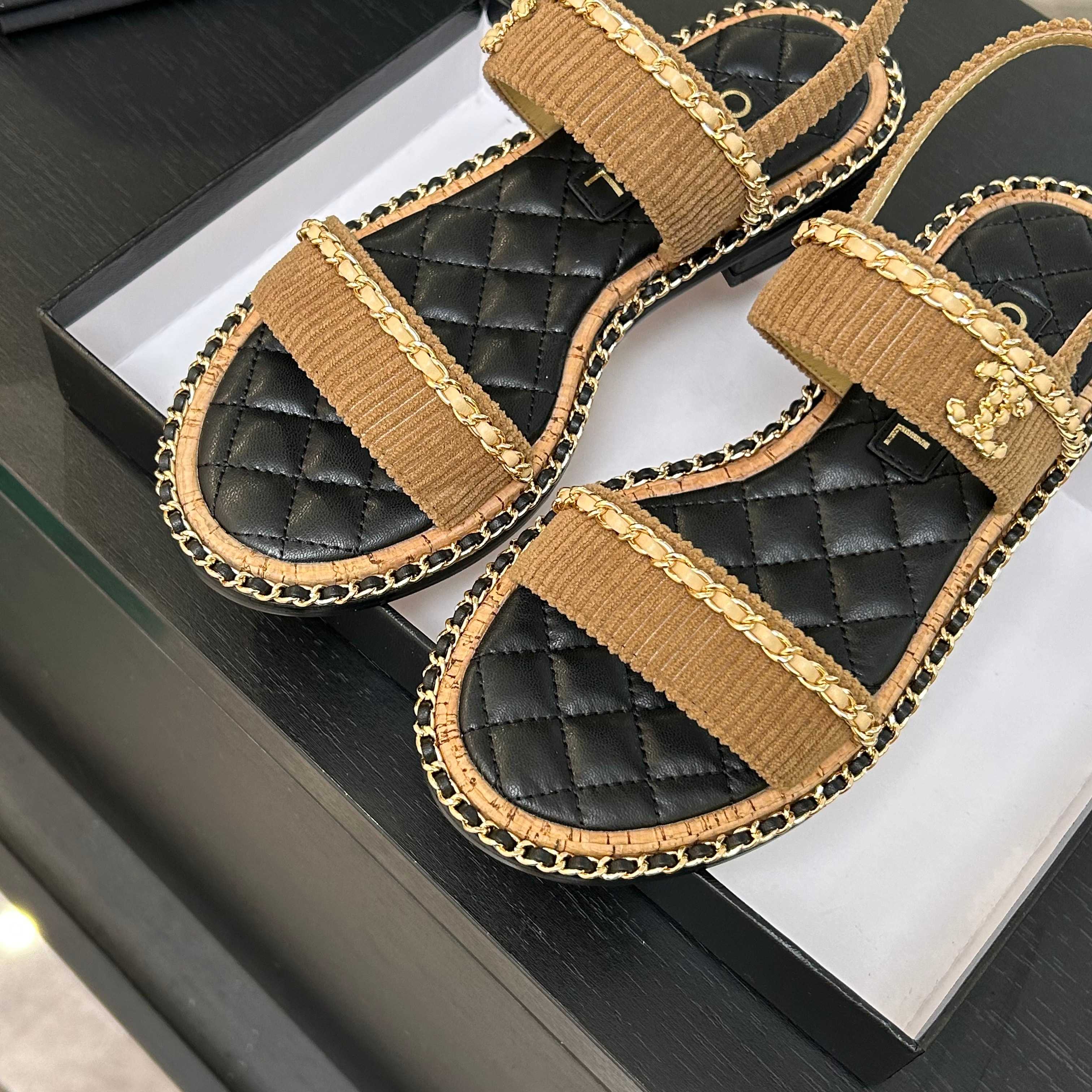 CC 25K sandal leather chain calfskin