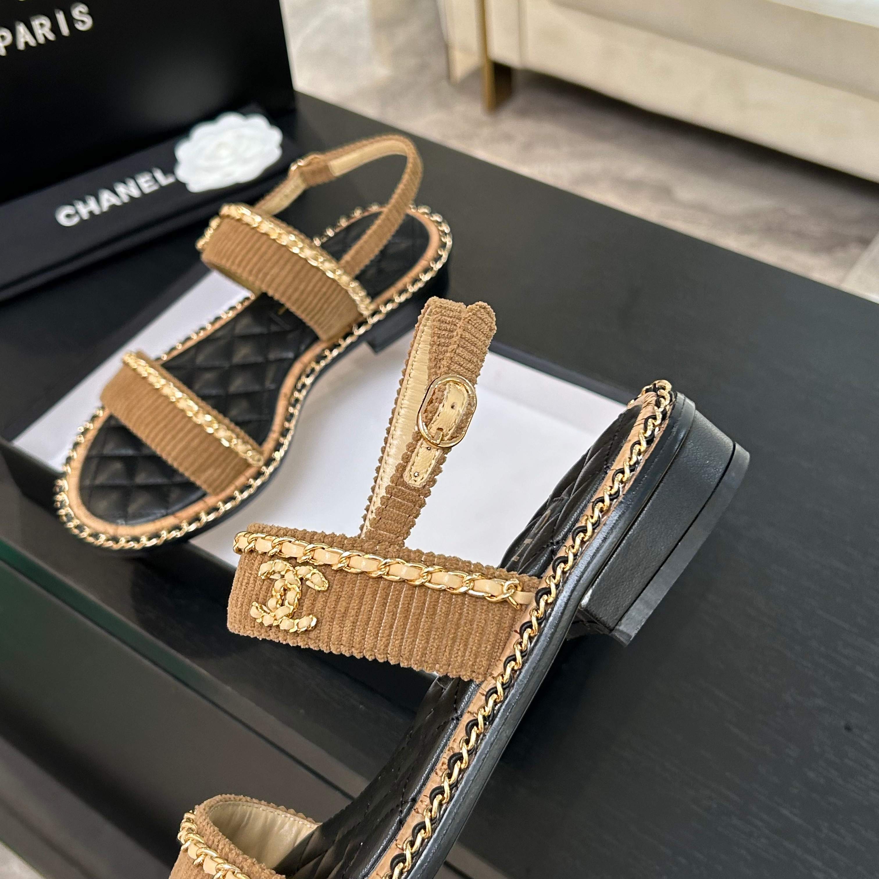 CC 25K sandal leather chain calfskin